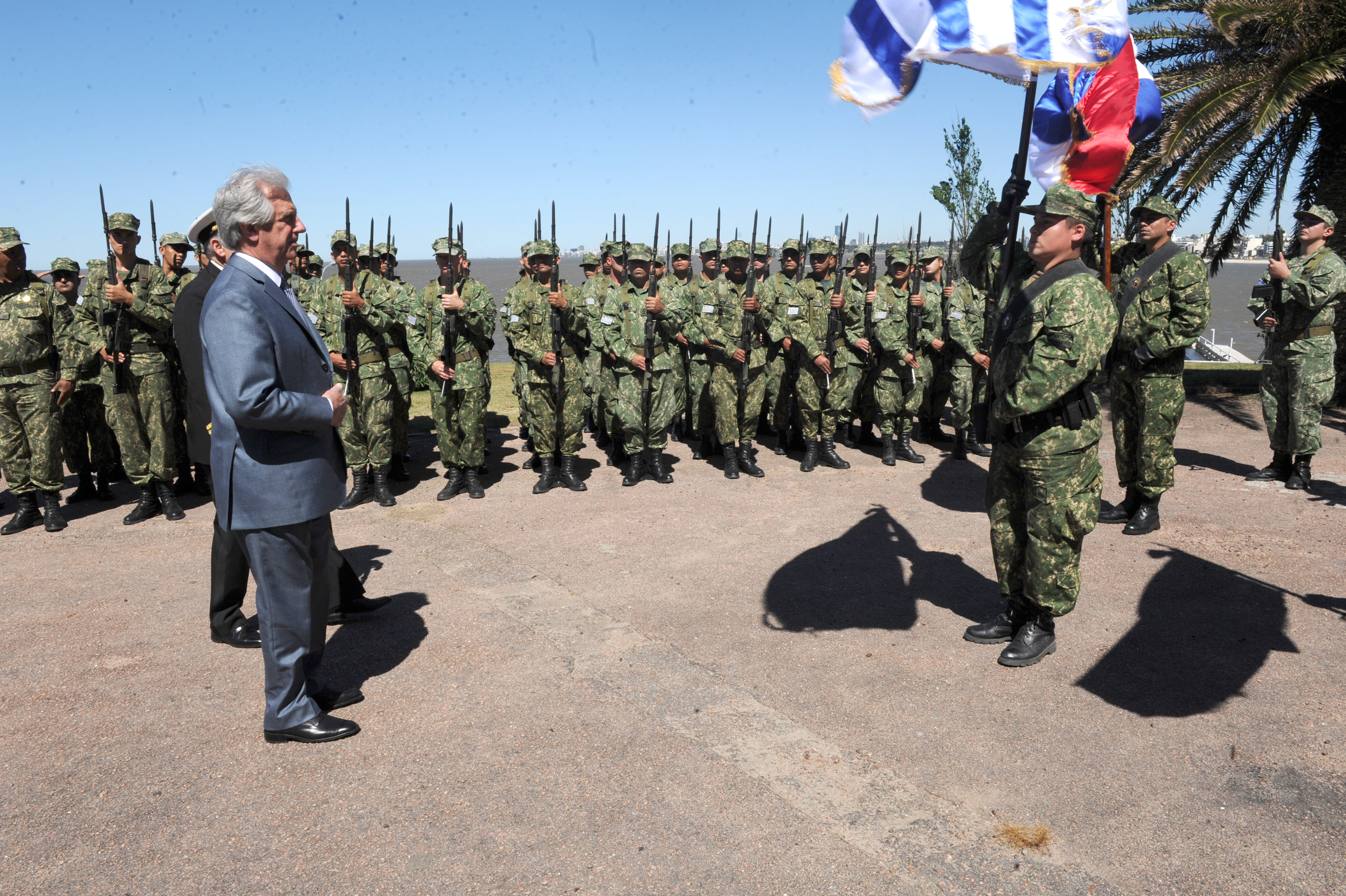 Vázquez encabezó acto en conmemoración de los 201 años de creación de la Armada