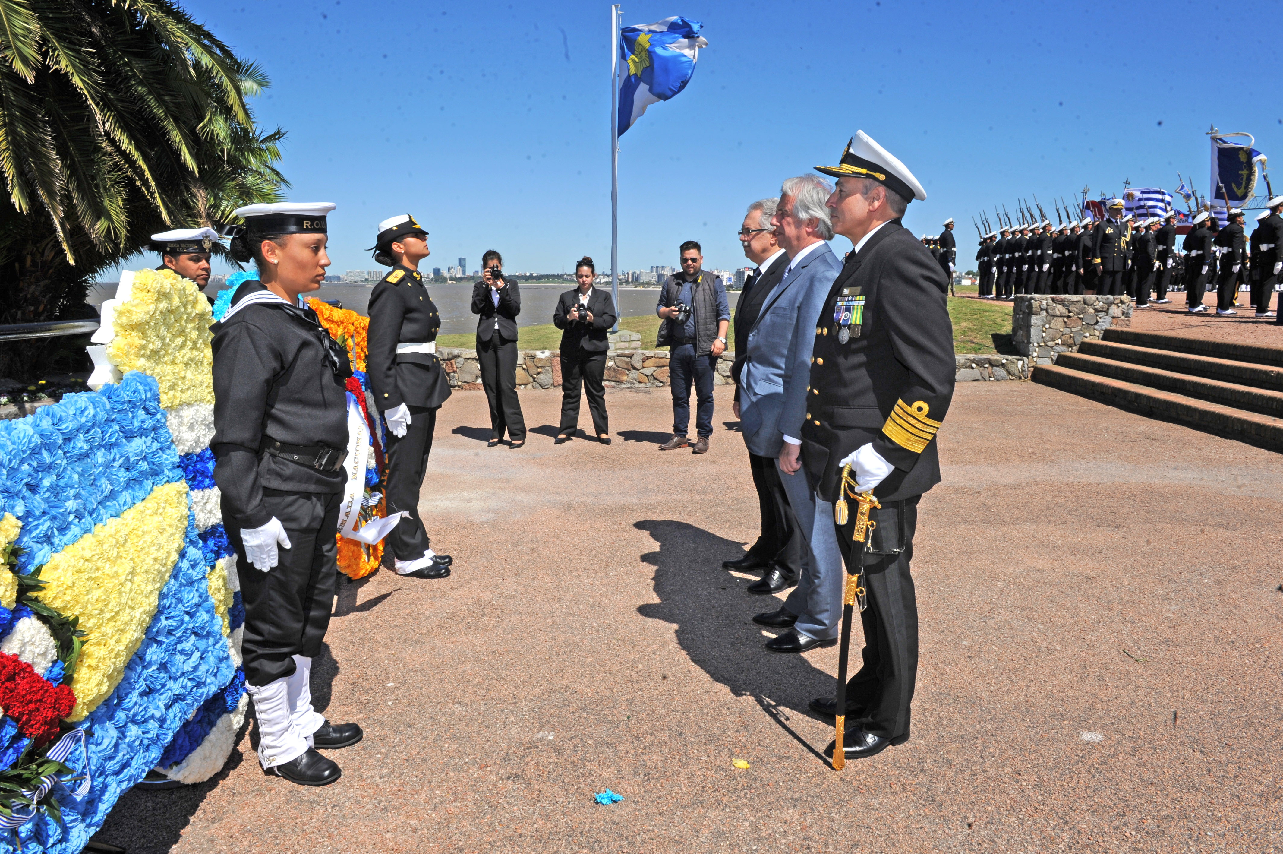 Vázquez encabezó acto en conmemoración de los 201 años de creación de la Armada