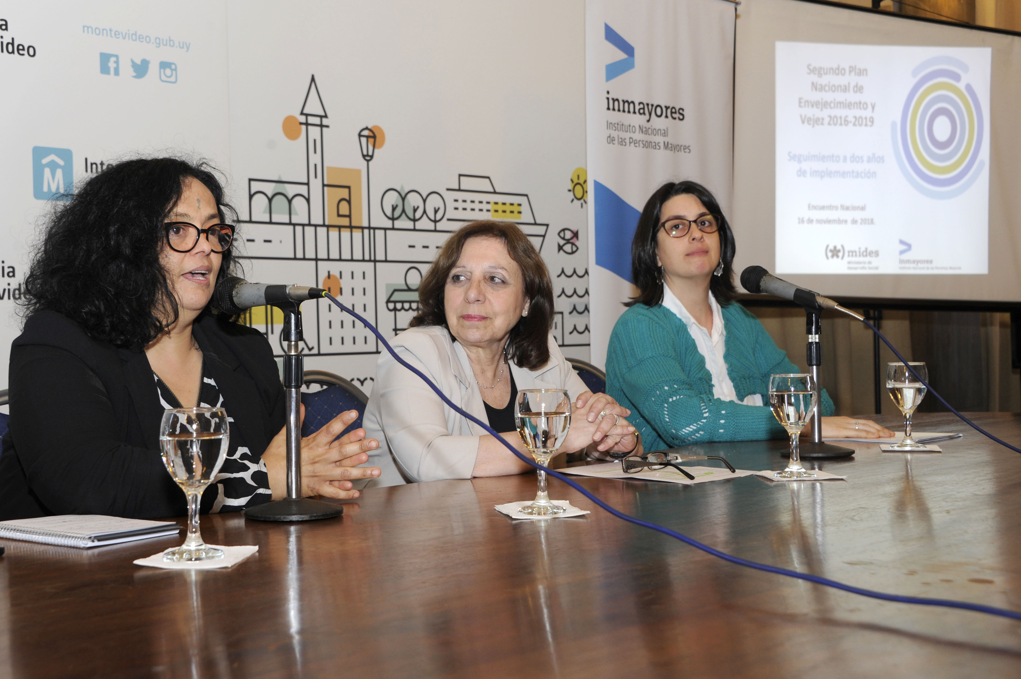 Ana Olivera y Adriana Rovira, en la apertura del 9.º Encuentro Nacional de la Red de Personas Mayores