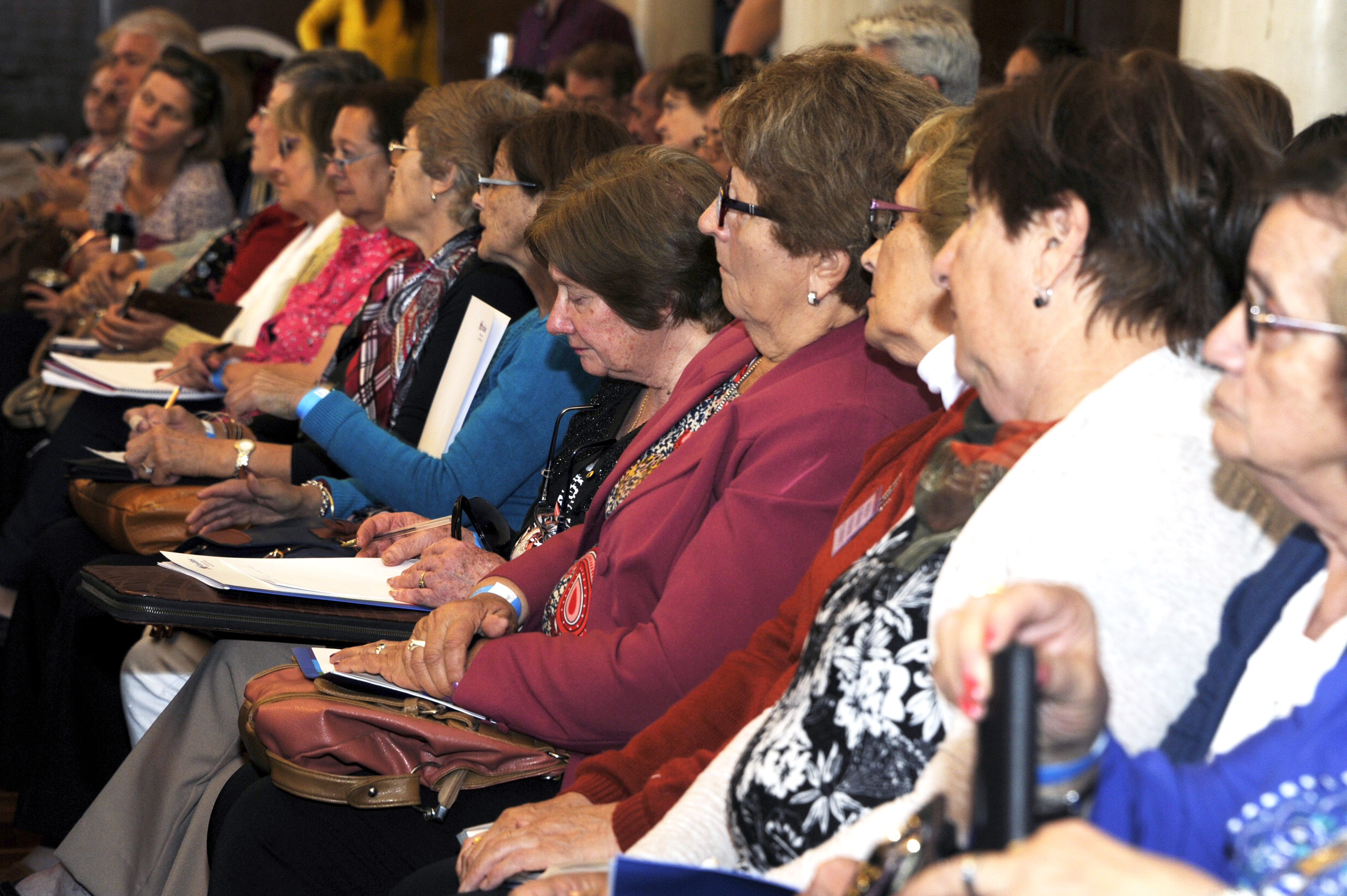 Ana Olivera y Adriana Rovira, en la apertura del 9.º Encuentro Nacional de la Red de Personas Mayores