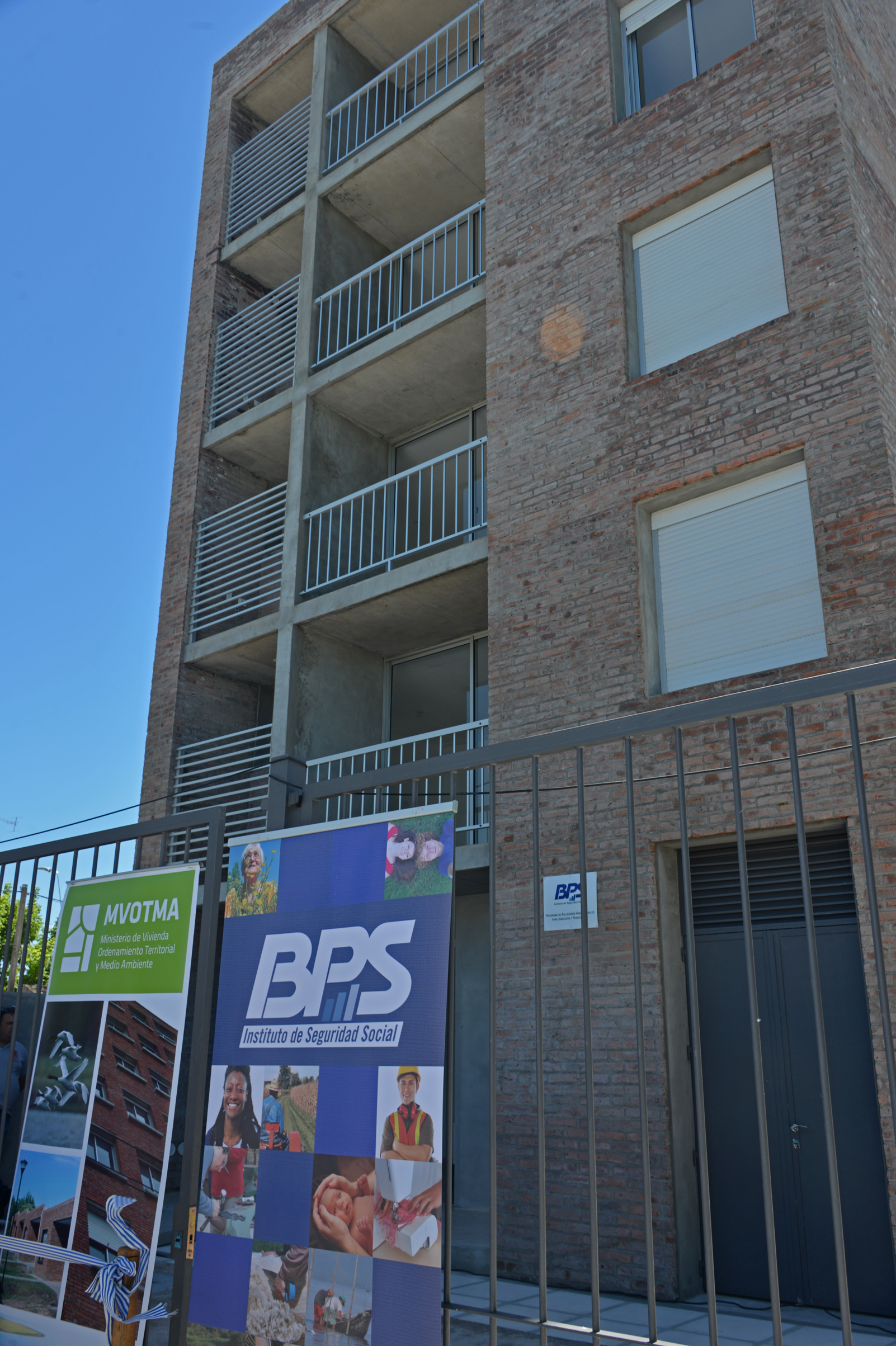 Nuevo edificio en Dolores correspondiente al programa de Soluciones Habitacionales del Banco de Previsión Social (BPS)