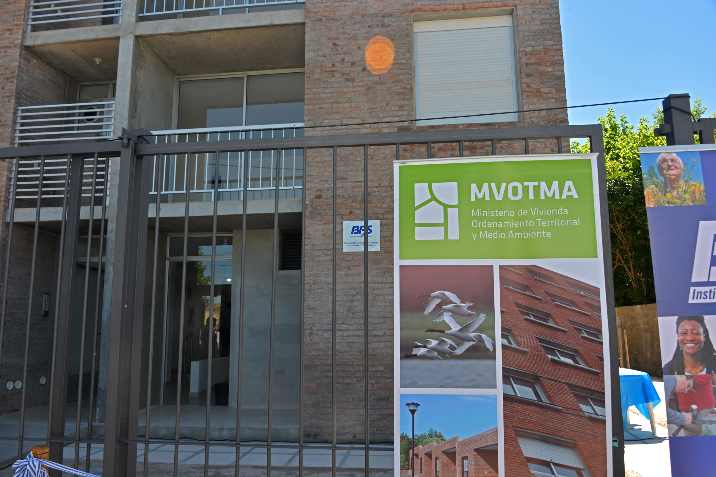 Nuevo edificio en Dolores correspondiente al programa de Soluciones Habitacionales del Banco de Previsión Social (BPS)