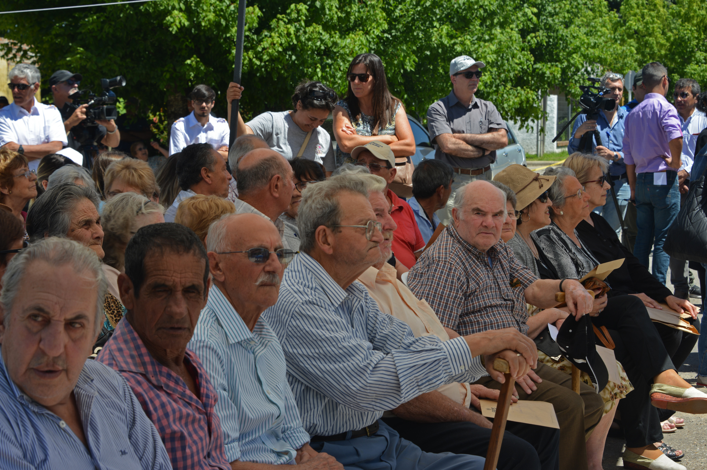 Beneficiarios asistentes a entrega de viviendas en Dolores