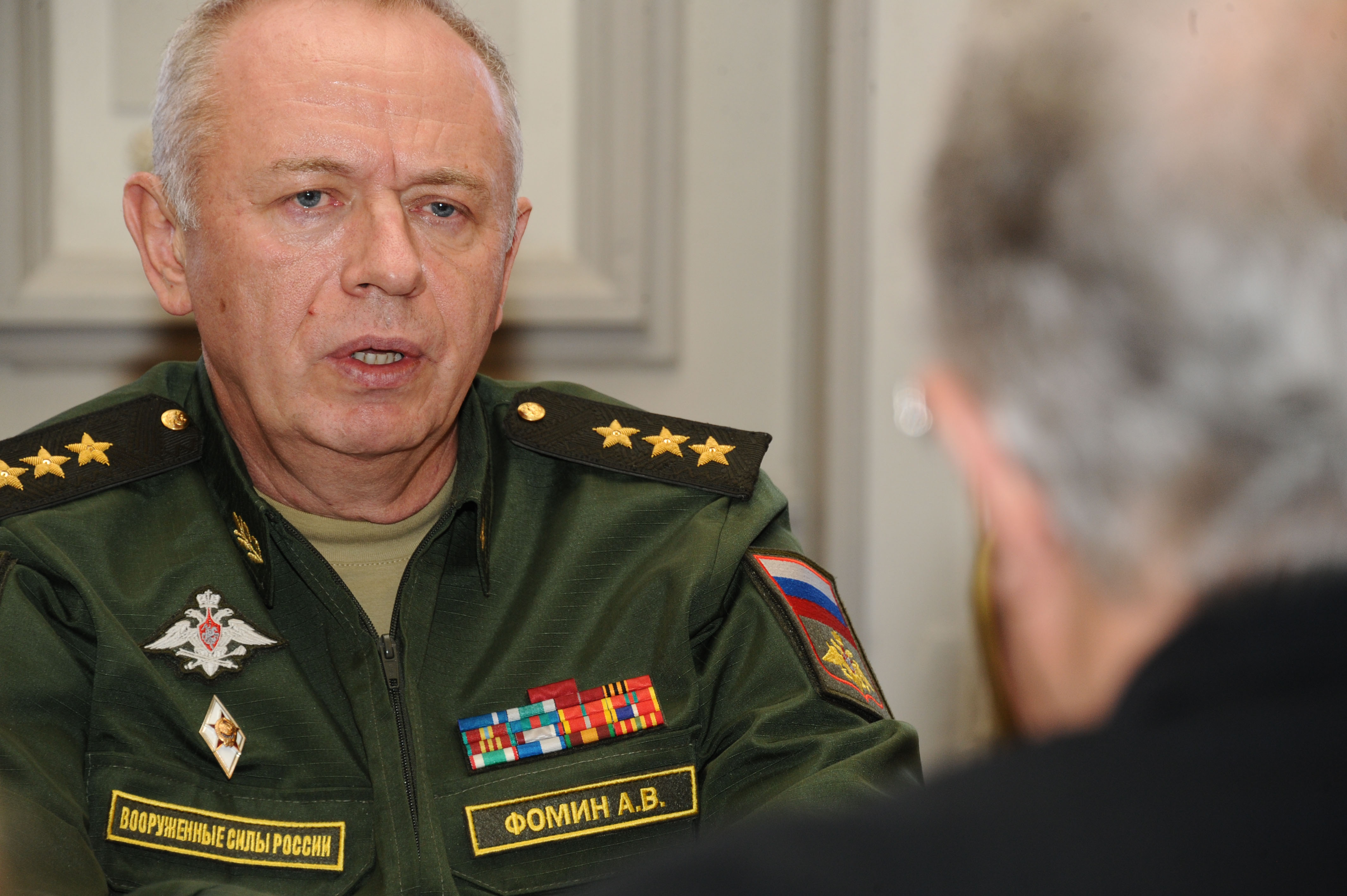 Ministro de Defensa, Jorge Menéndez, recibió al viceministro de Defensa de Rusia, Alexander Fomin