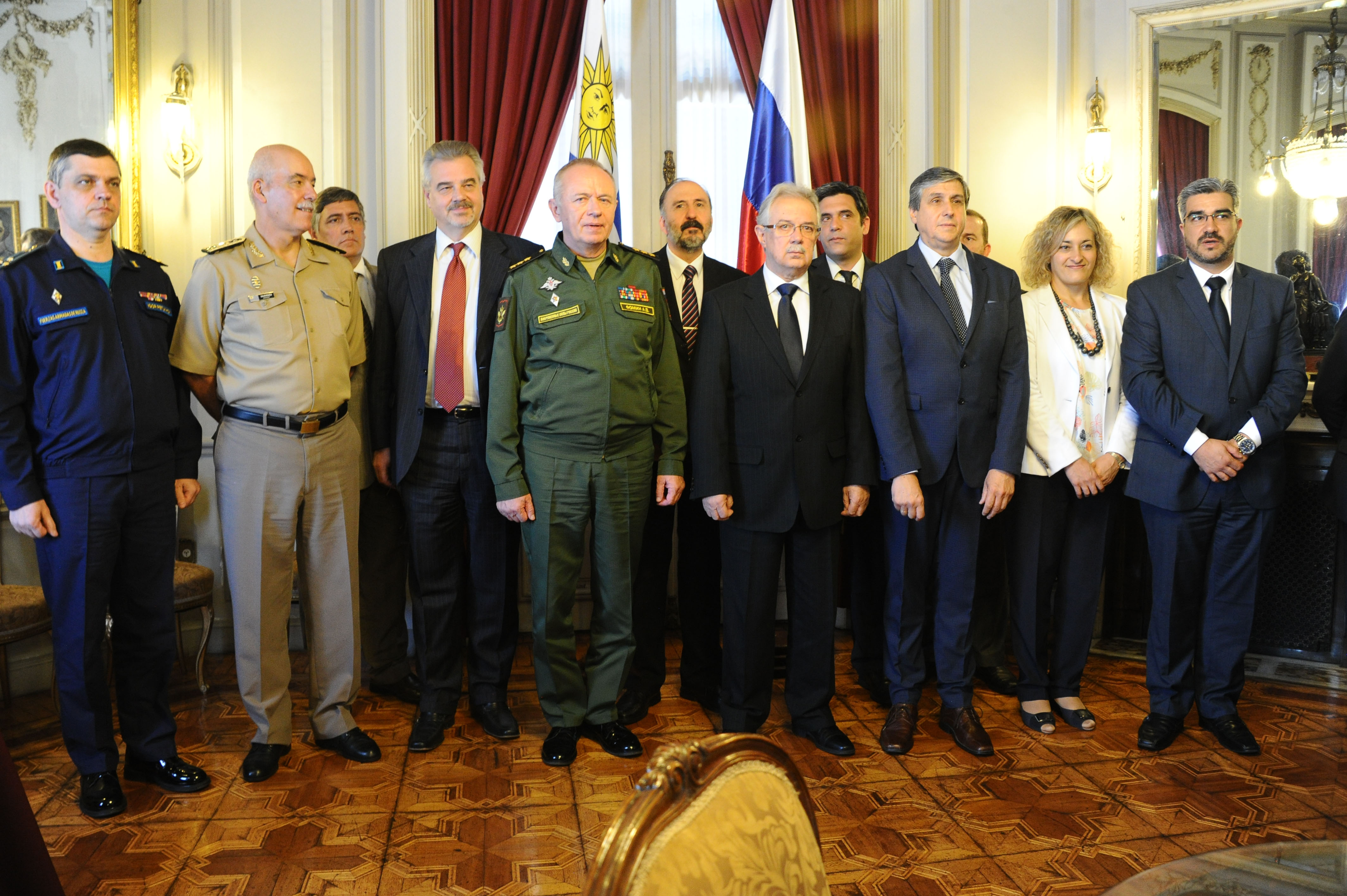 Ministro de Defensa, Jorge Menéndez, recibió al viceministro de Rusia, Alexander Fomin