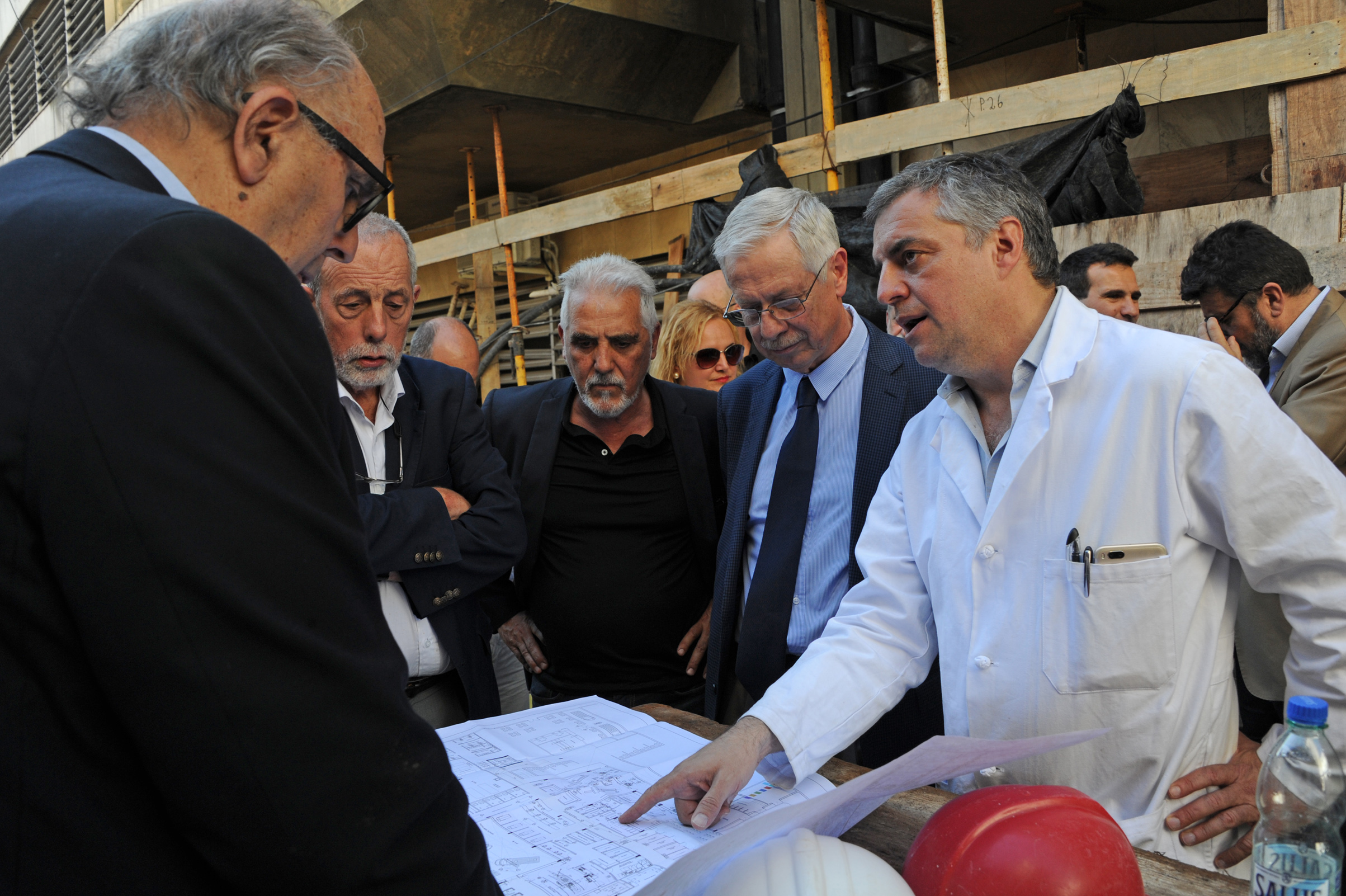 Autoridades en el Hospital Maciel donde se construye un centro de imagenología público con angiógrafo digital, tomógrafo y resonador magnético