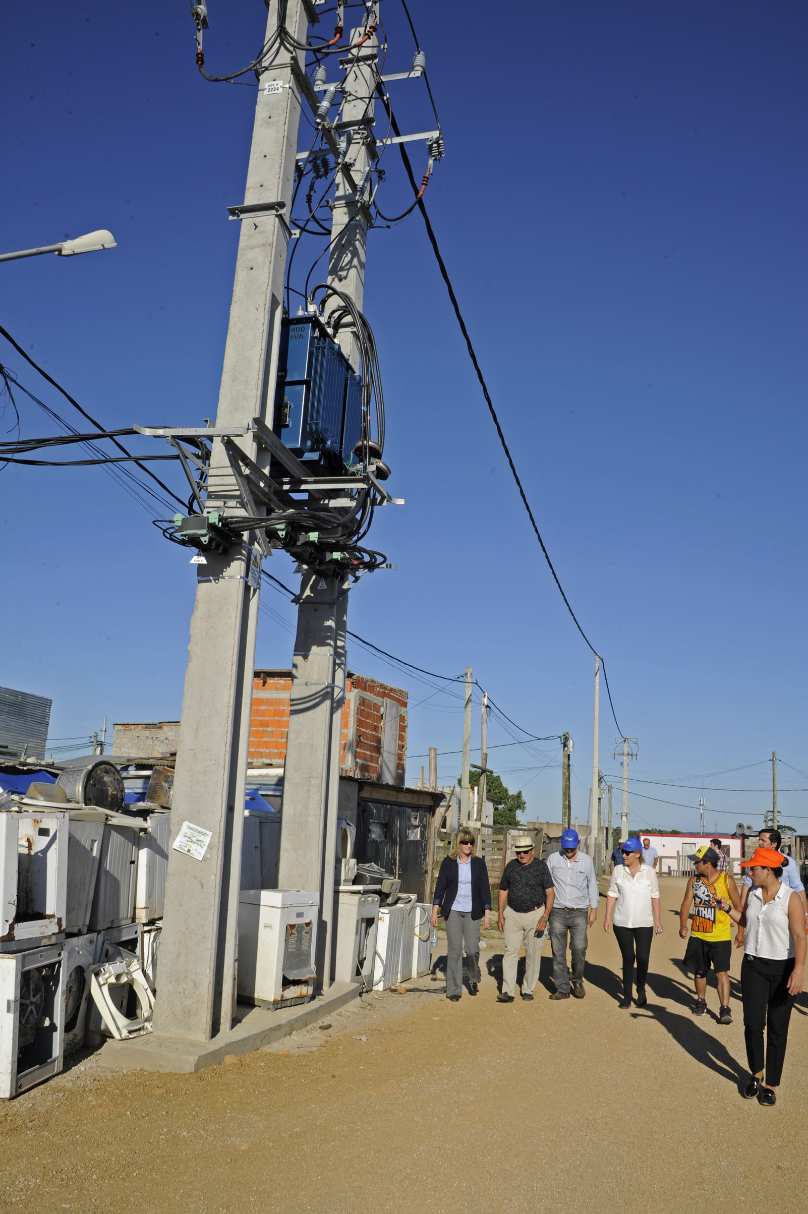 Regularización del servicio de energía eléctrica de 830 familias de los barrios Nueva Esperanza y Eucaliptus, en Maldonado