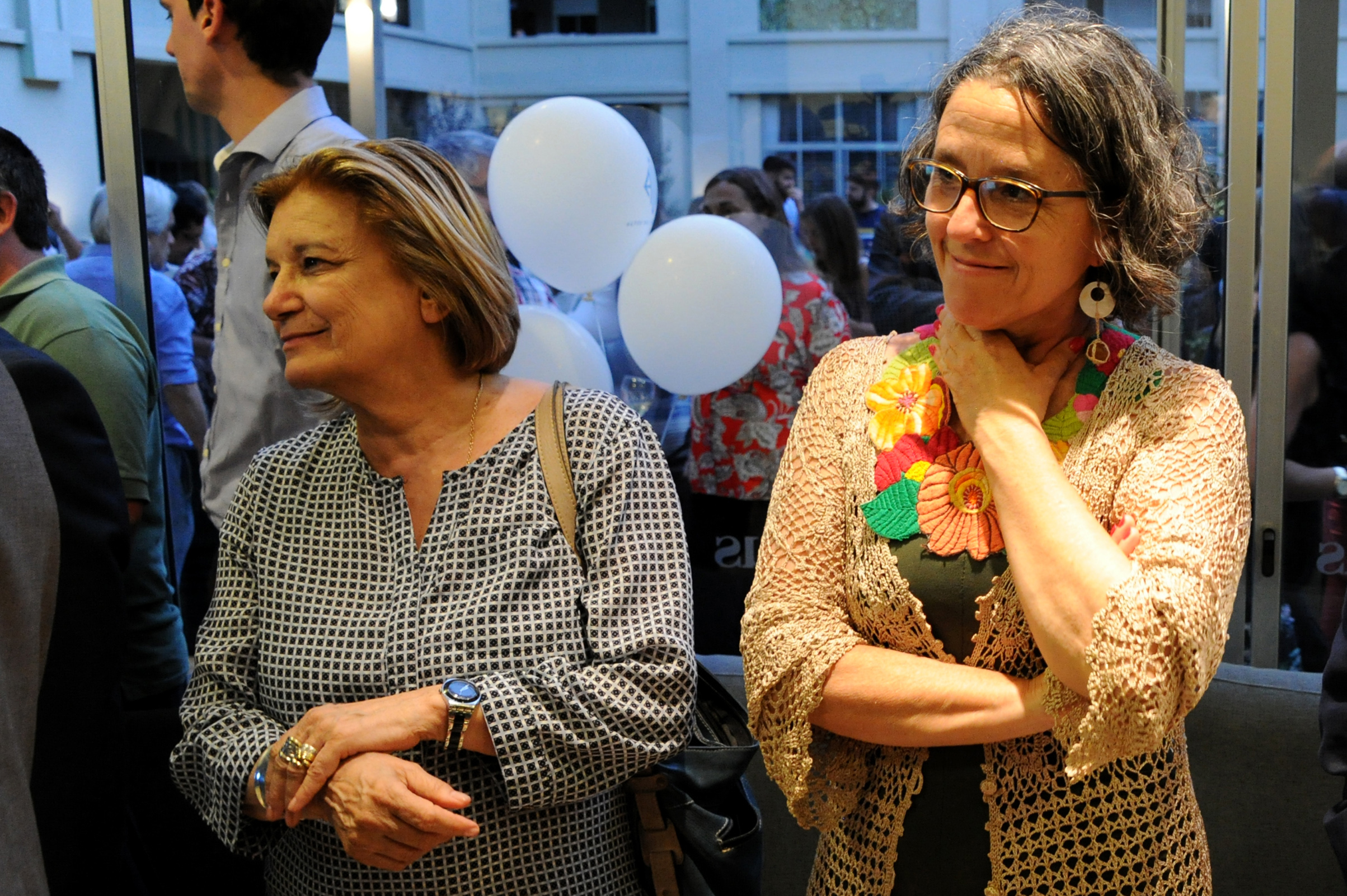 Ministra de Vivienda, Eneida de León junto a Patricia Ayala