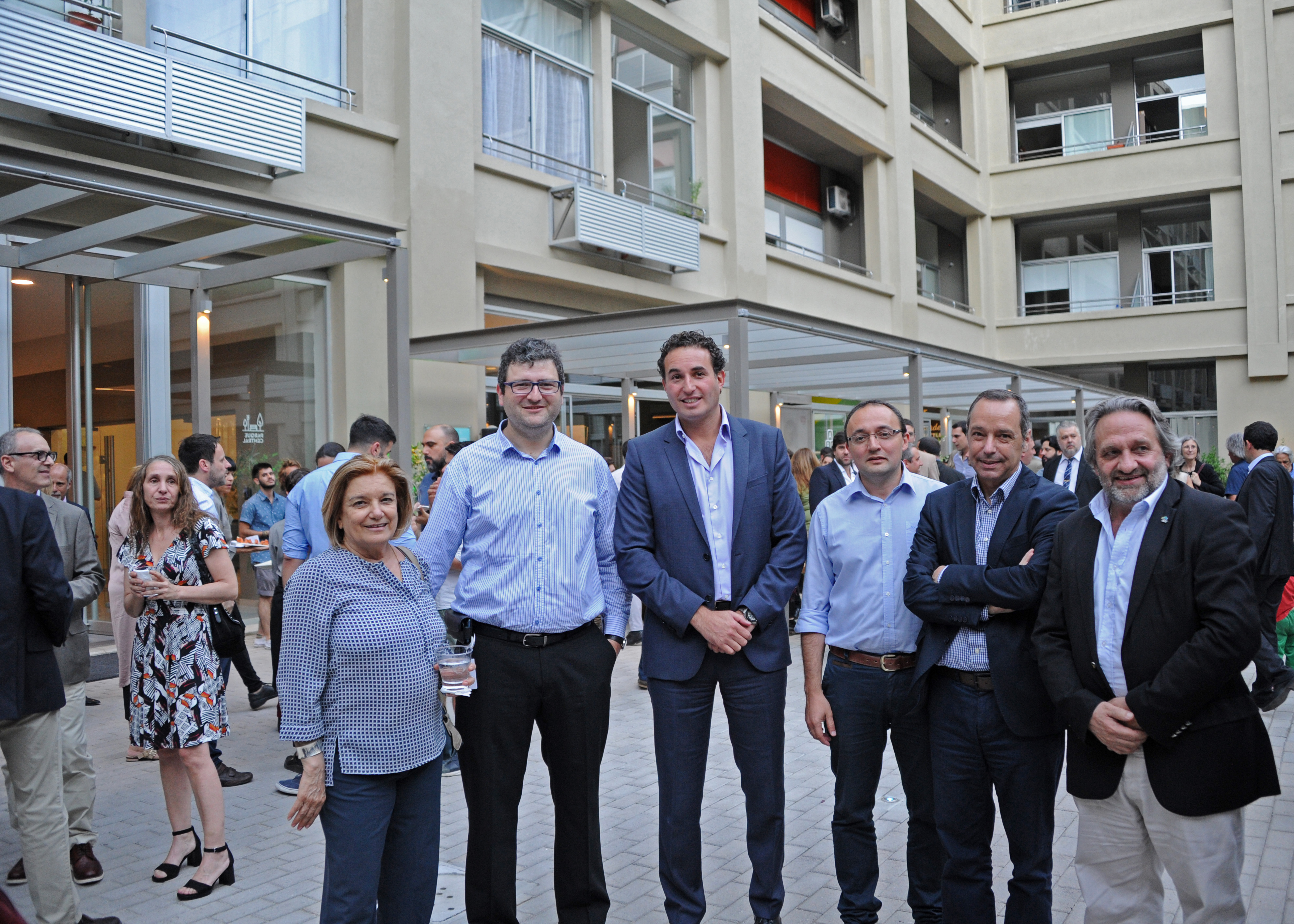 Autoridades en inauguración de Altos del Libertador