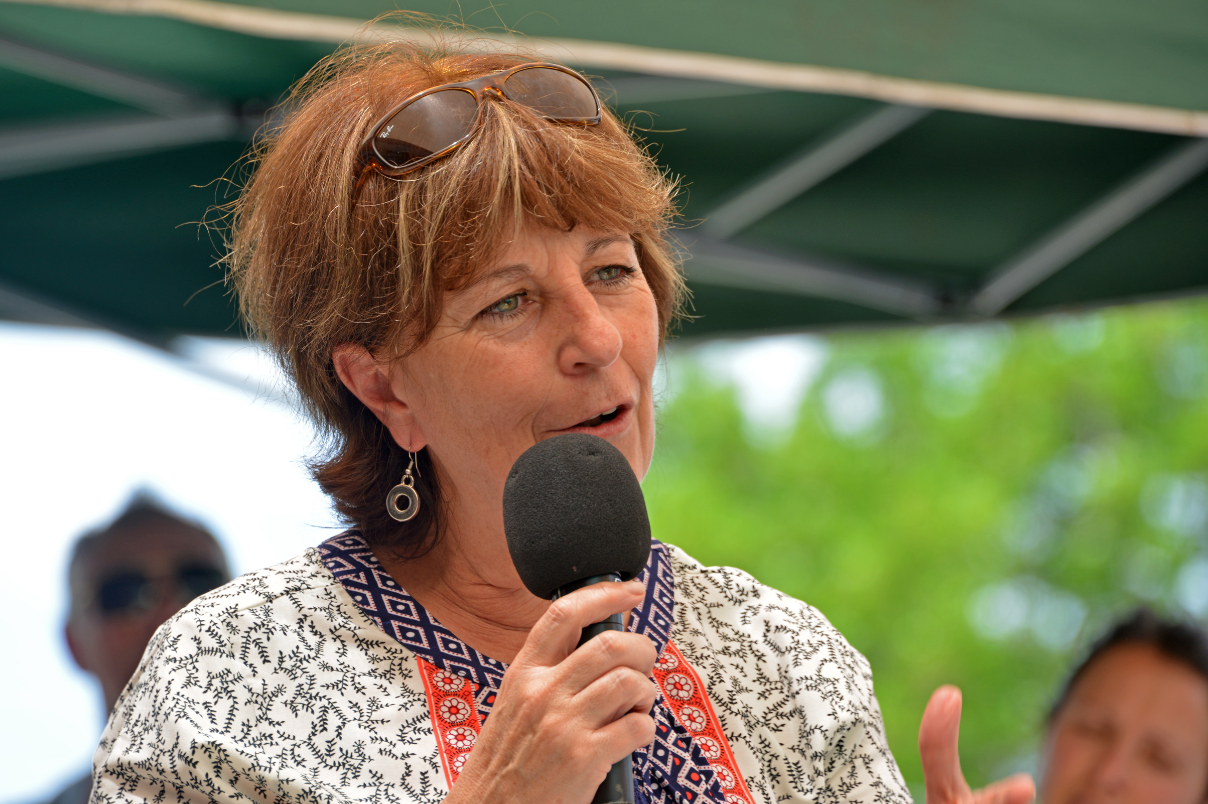 Marisa Lindner haciendo uso de la palabra en inauguración Centro CAIF UnaLuna, en Montevideo