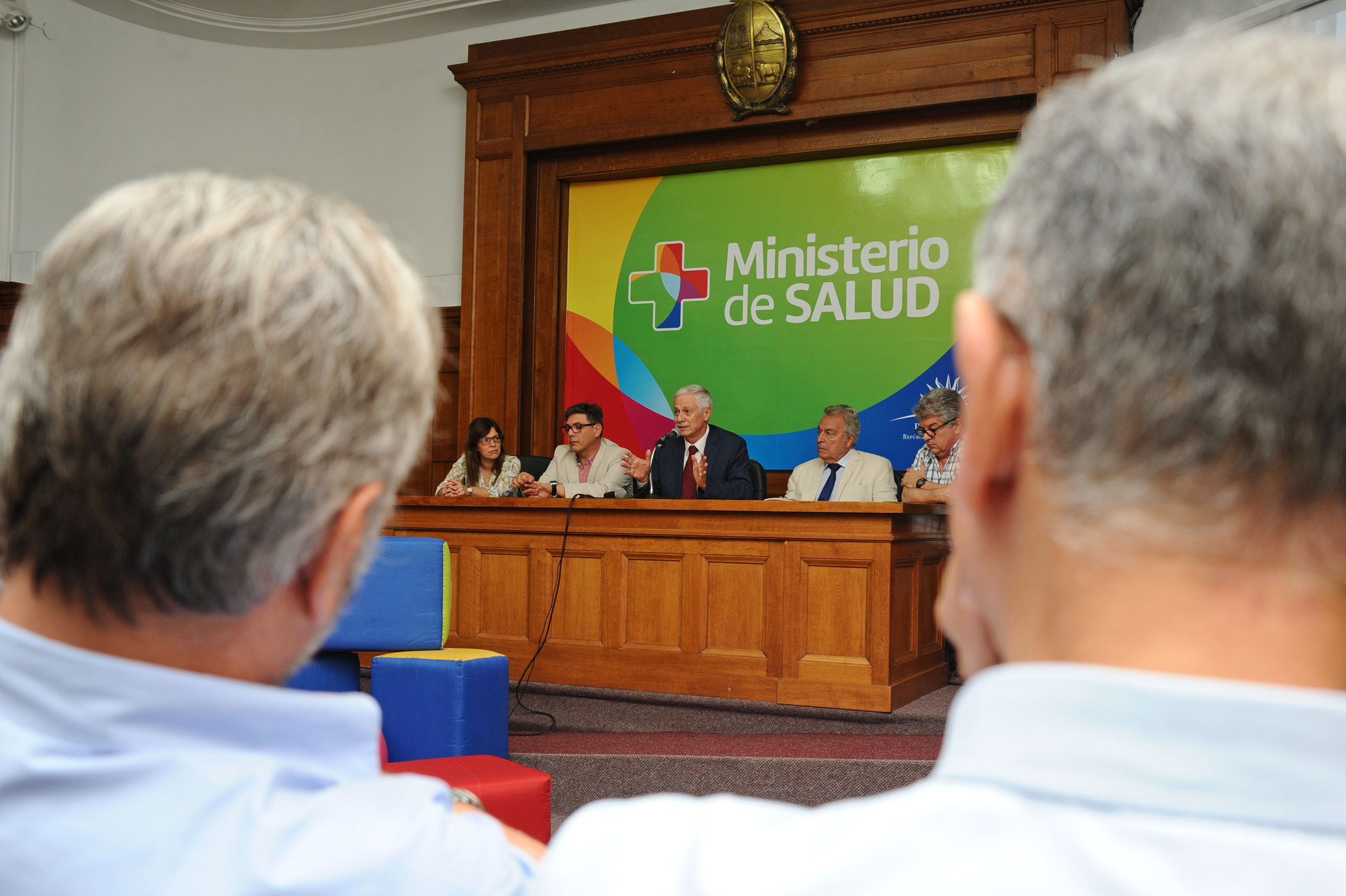 Jorge Basso y autoridades de Salud Pública en presentación de la guía