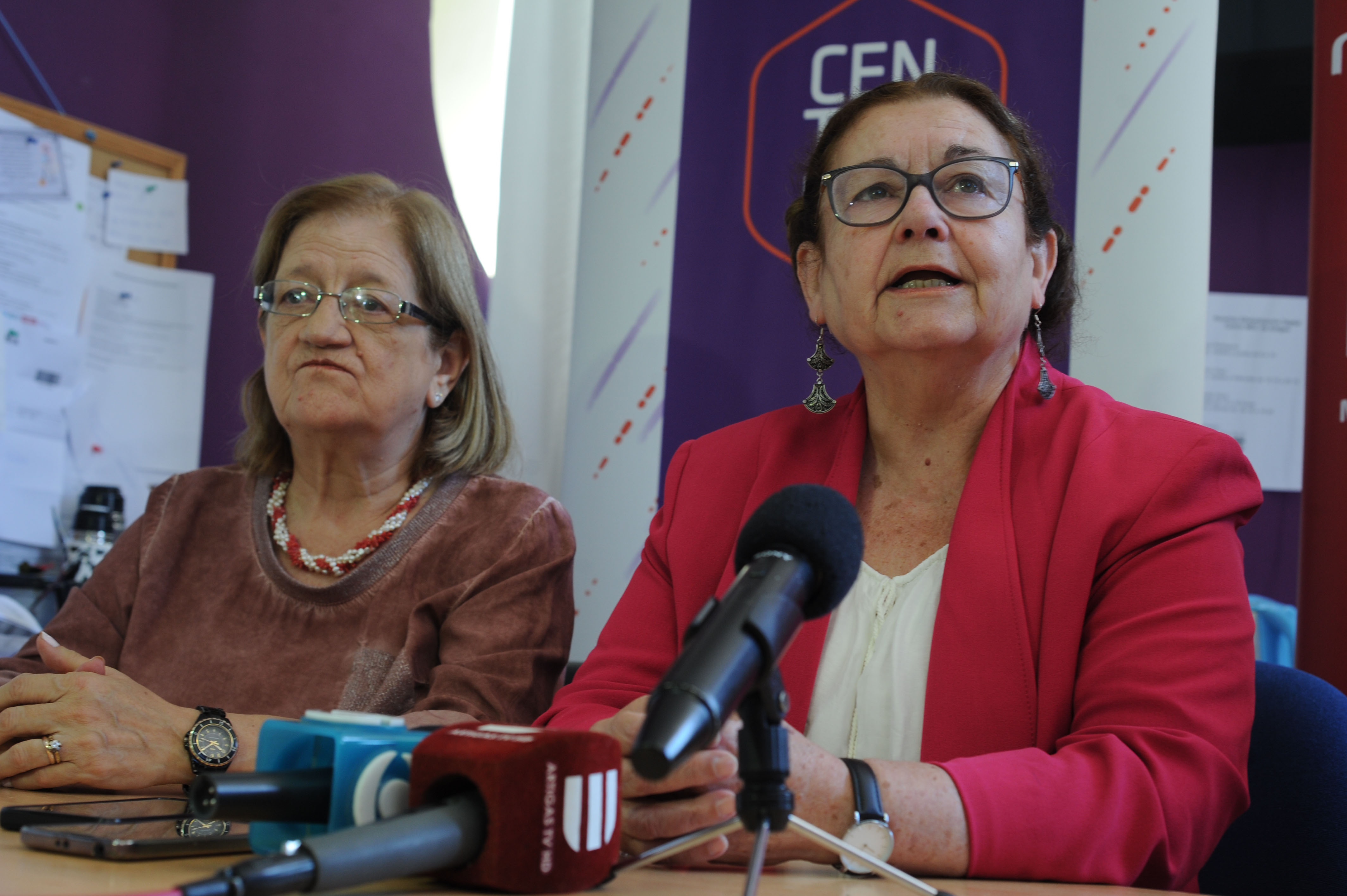 La ministra interina de Educación y Cultura, Edith Moraes, junto a la responsable de Centros MEC, Glenda Rondán