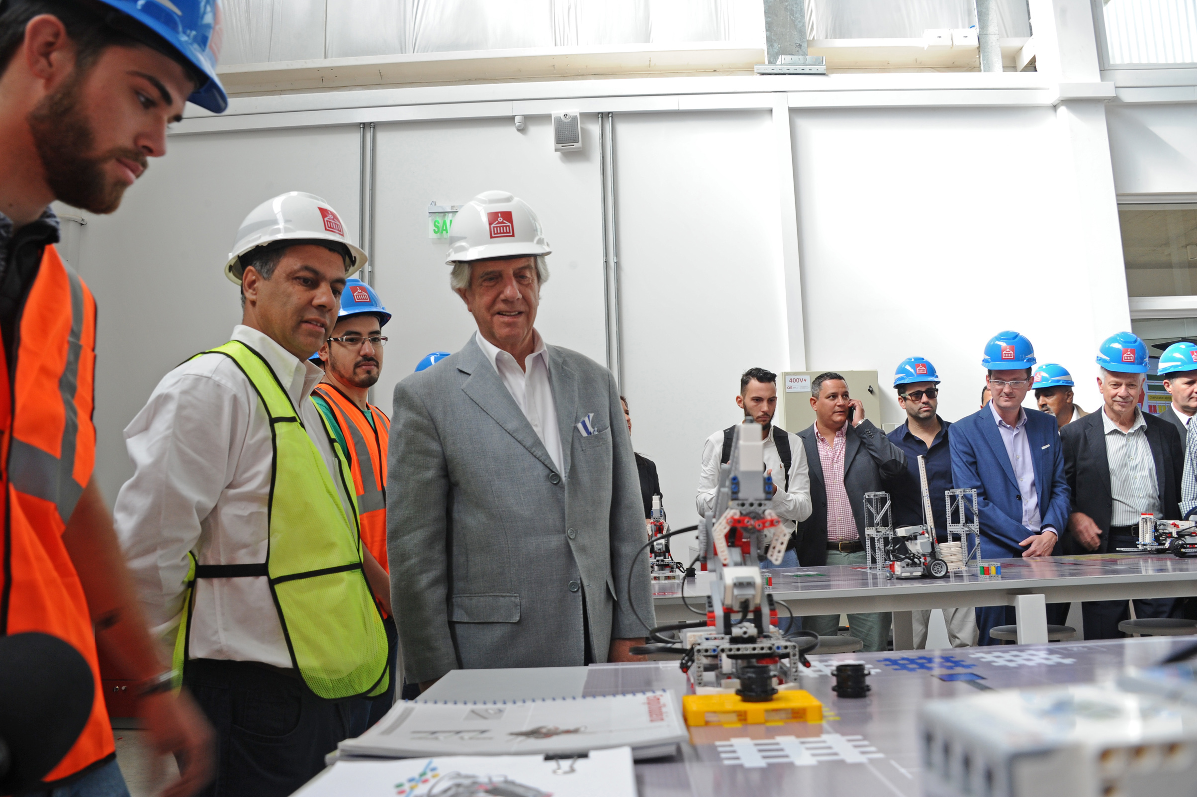 Presidente Tabaré Vázquez durante la recorrida por las instalaciones de la Universidad Tecnológica (Utec) de Rivera, en el marco de su inauguración