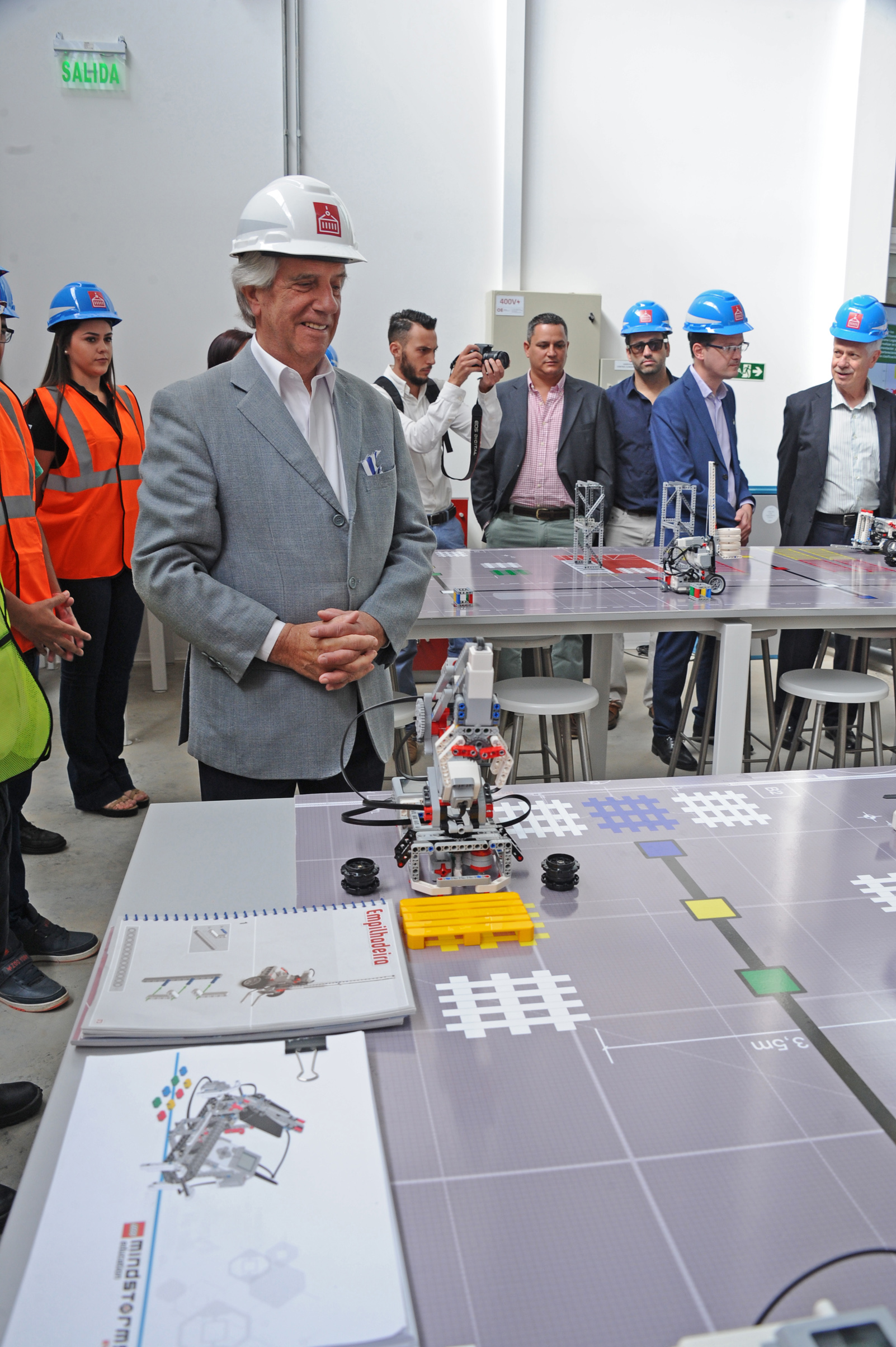 Presidente Tabaré Vázquez durante la recorrida por las instalaciones de la Universidad Tecnológica (Utec) de Rivera, en el marco de su inauguración