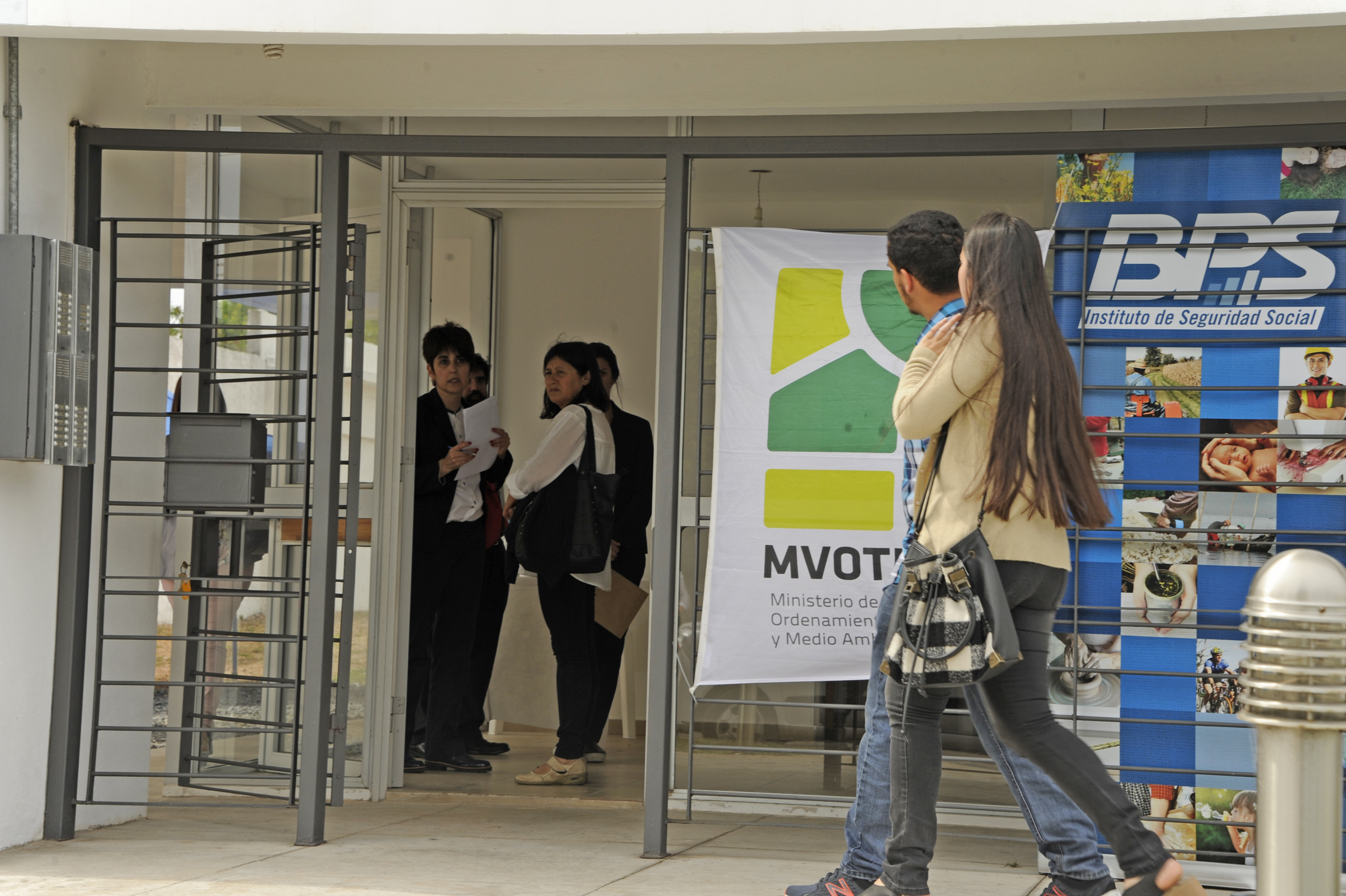 Edificio inaugurado por el Ministerio de Vivienda y el Banco de Previsión Social con 36 viviendas para jubilados y pensionistas
