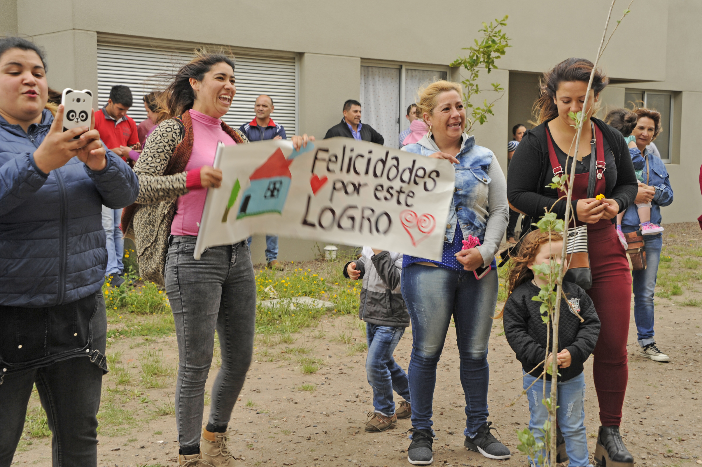 Acto de entrega de 96 viviendas en un barrio de Maldonado