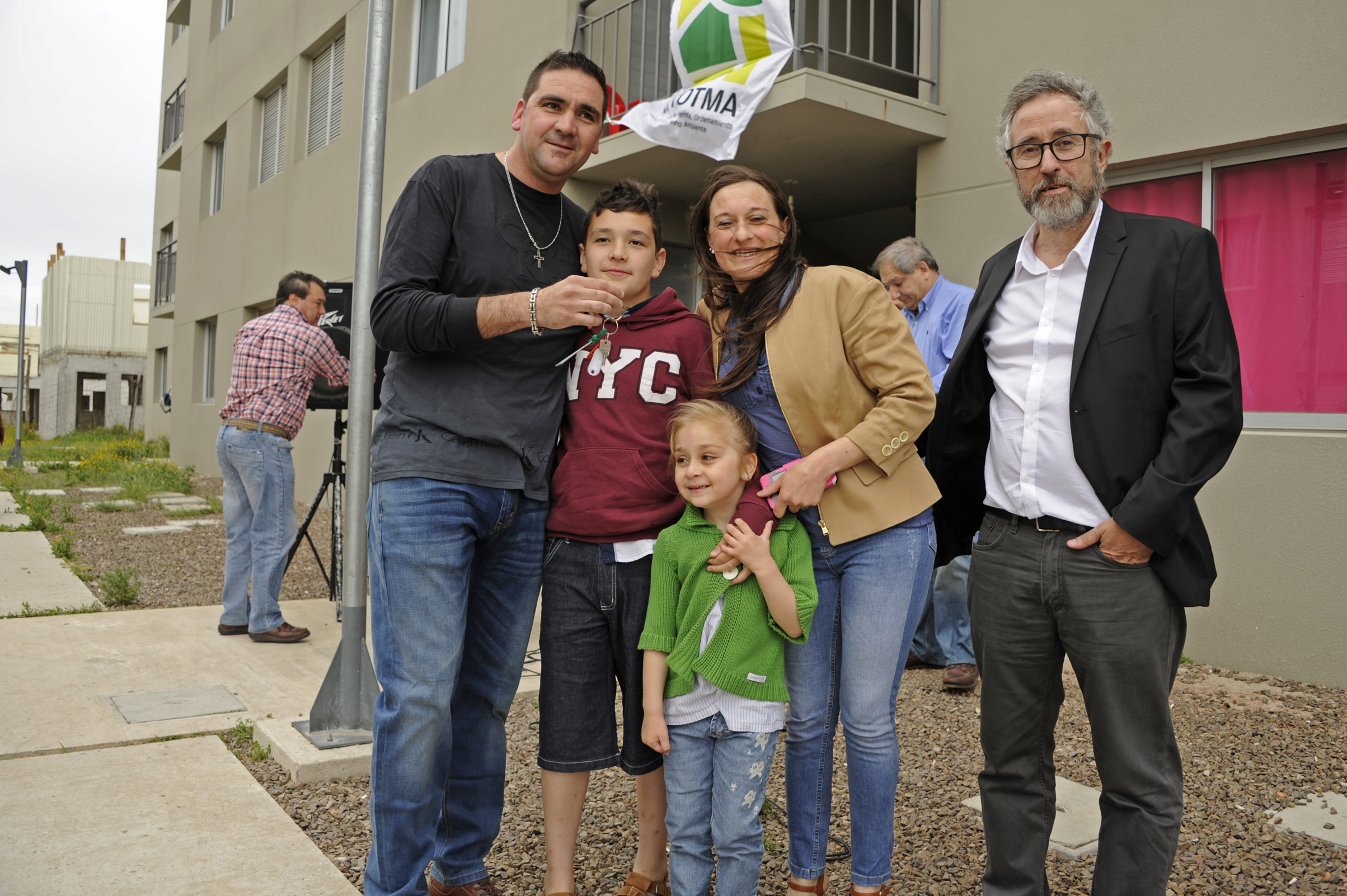 Acto de entrega de 96 viviendas en un barrio de Maldonado