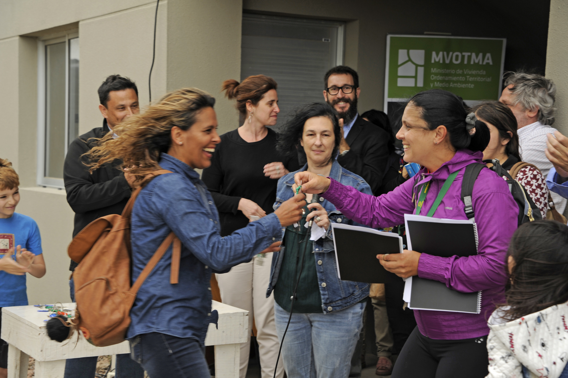 Acto de entrega de 96 viviendas en un barrio de Maldonado