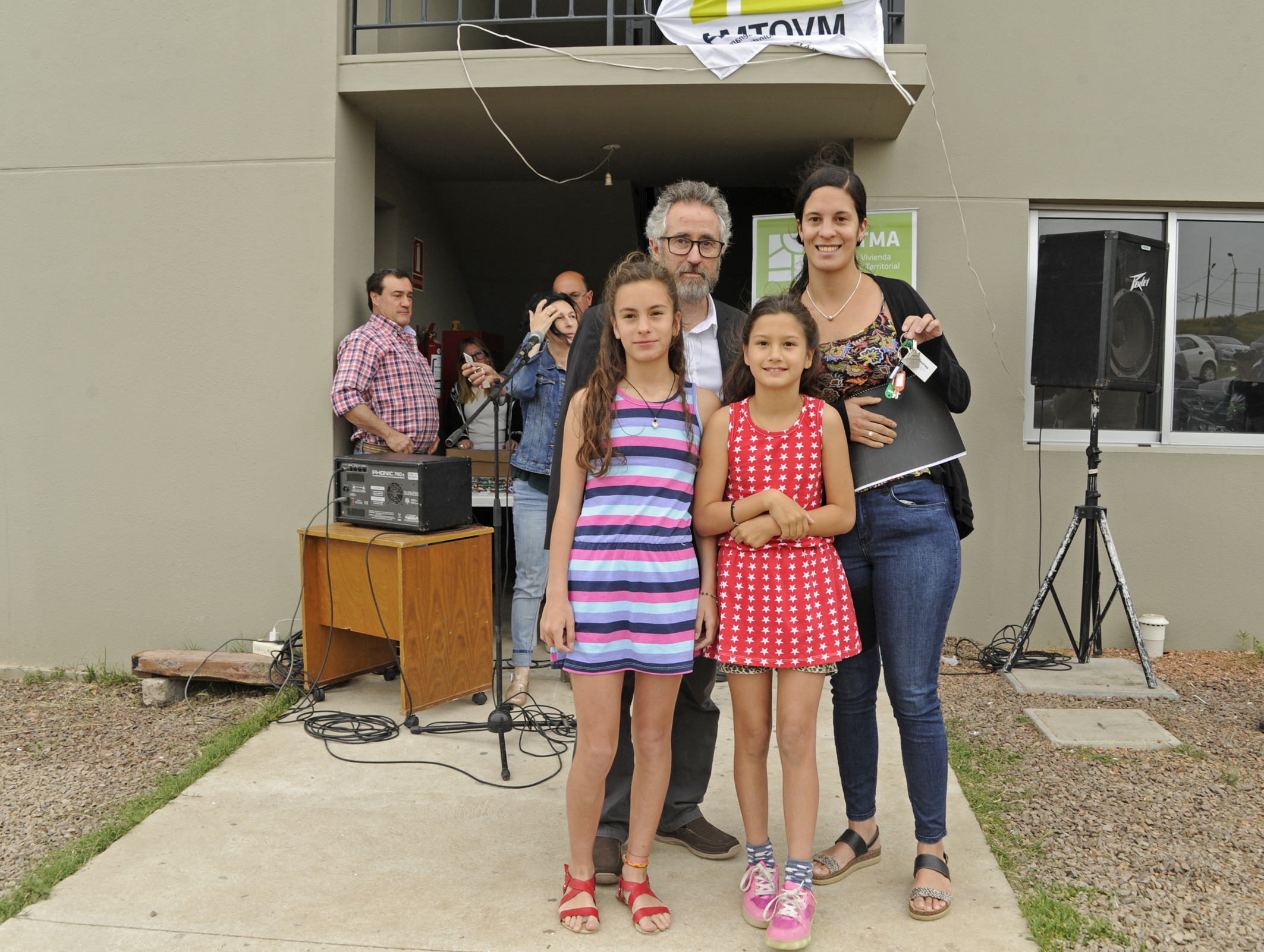 Acto de entrega de 96 viviendas en un barrio de Maldonado