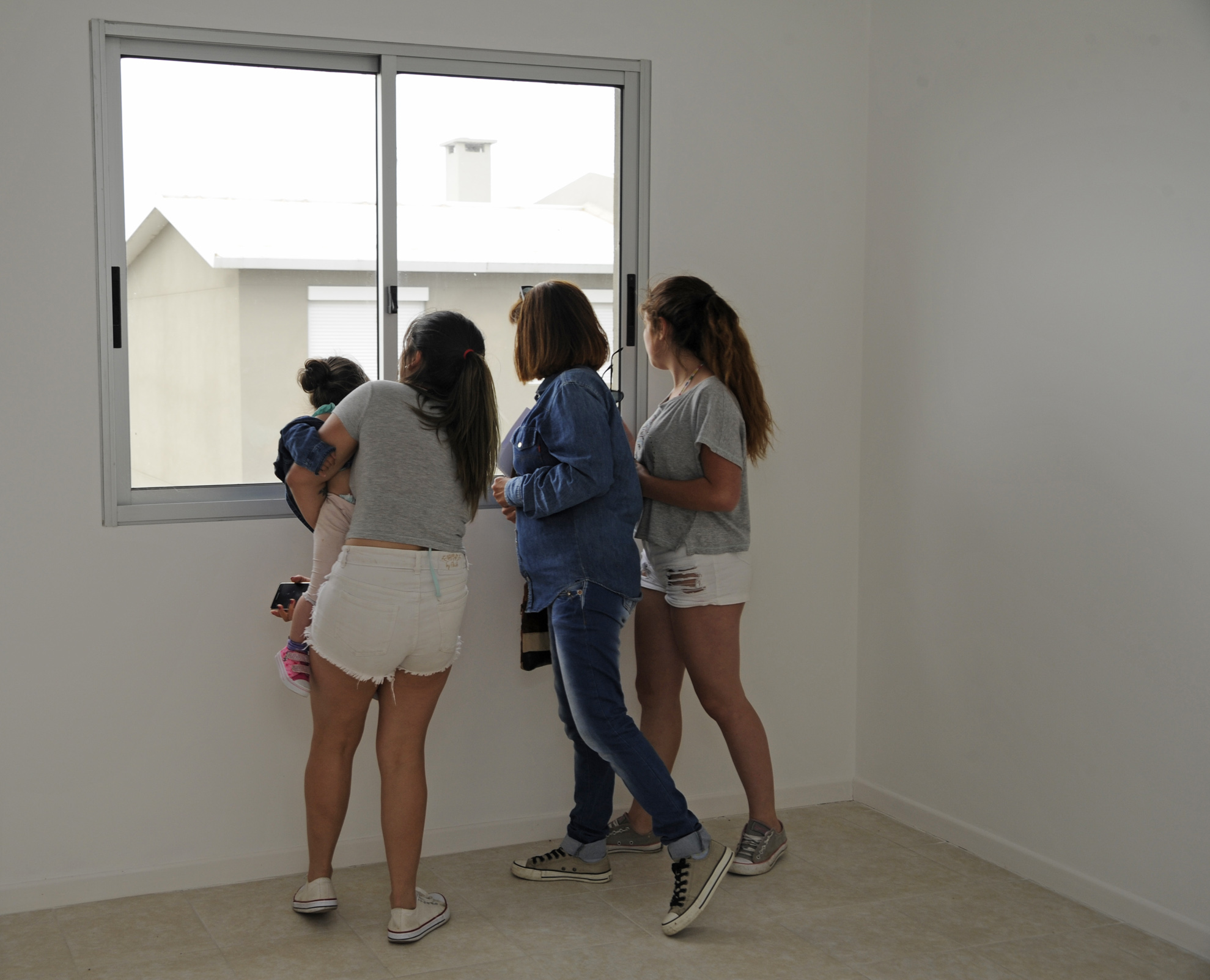 Acto de entrega de 96 viviendas en un barrio de Maldonado