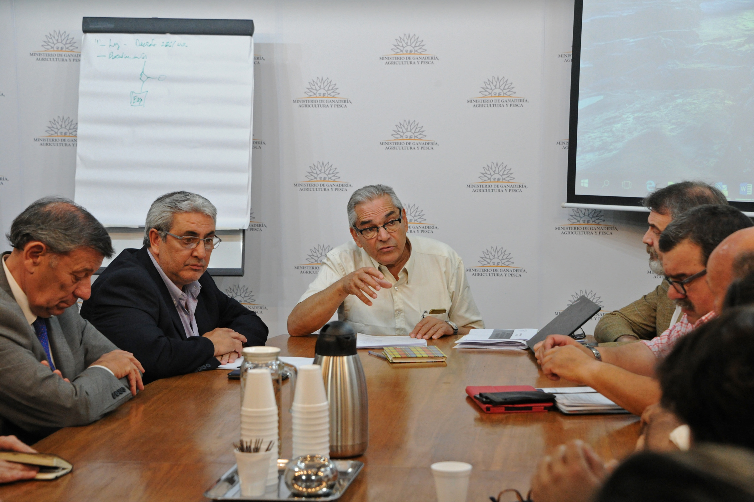 Ministros de Ganadería, Enzo Benech, y de Relaciones Exteriores, Rodolfo Nin Novoa, recibieron a las gremiales agropecuarias