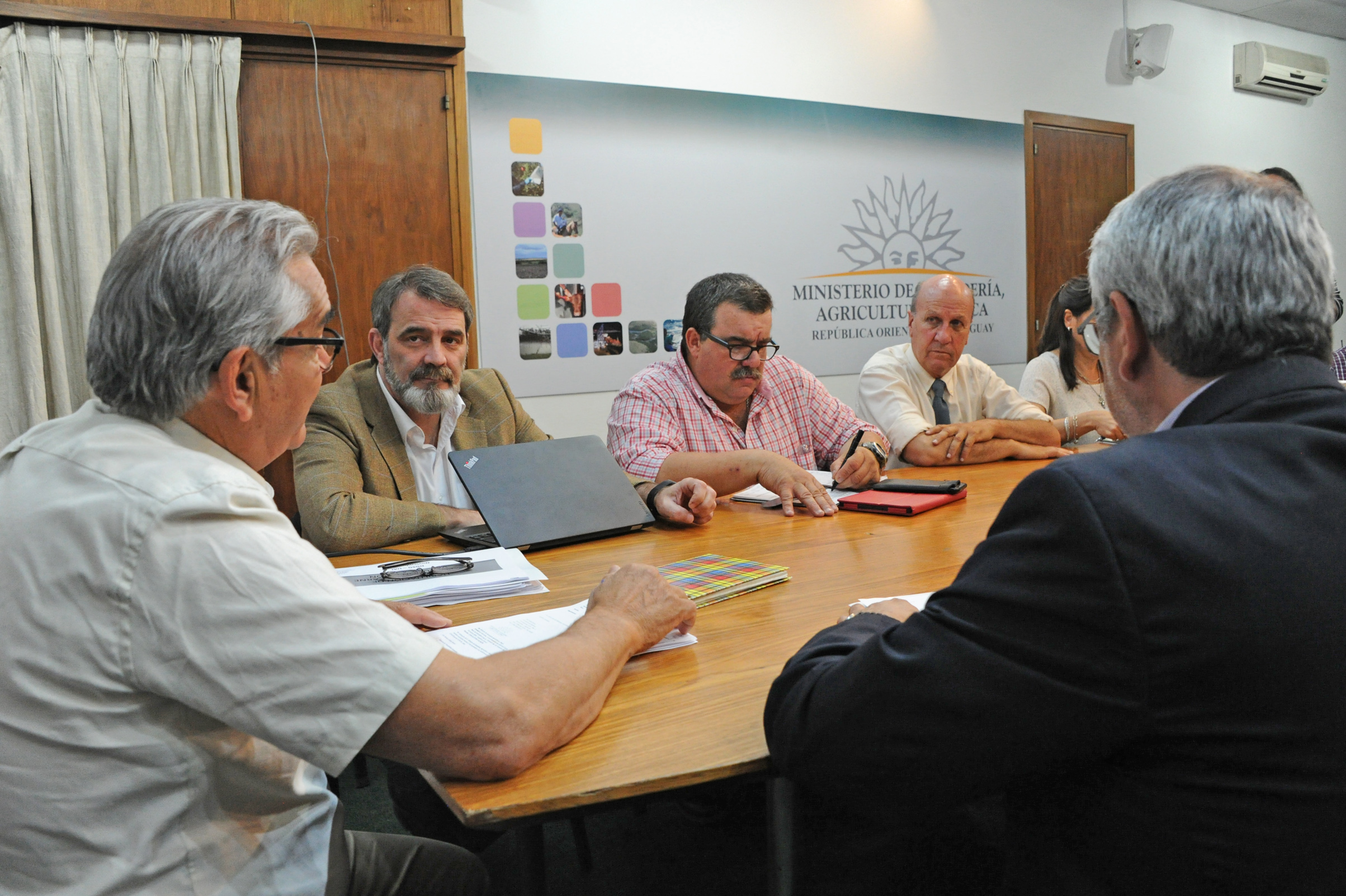 Ministros de Ganadería, Enzo Benech, y de Relaciones Exteriores, Rodolfo Nin Novoa, recibieron a las gremiales agropecuarias