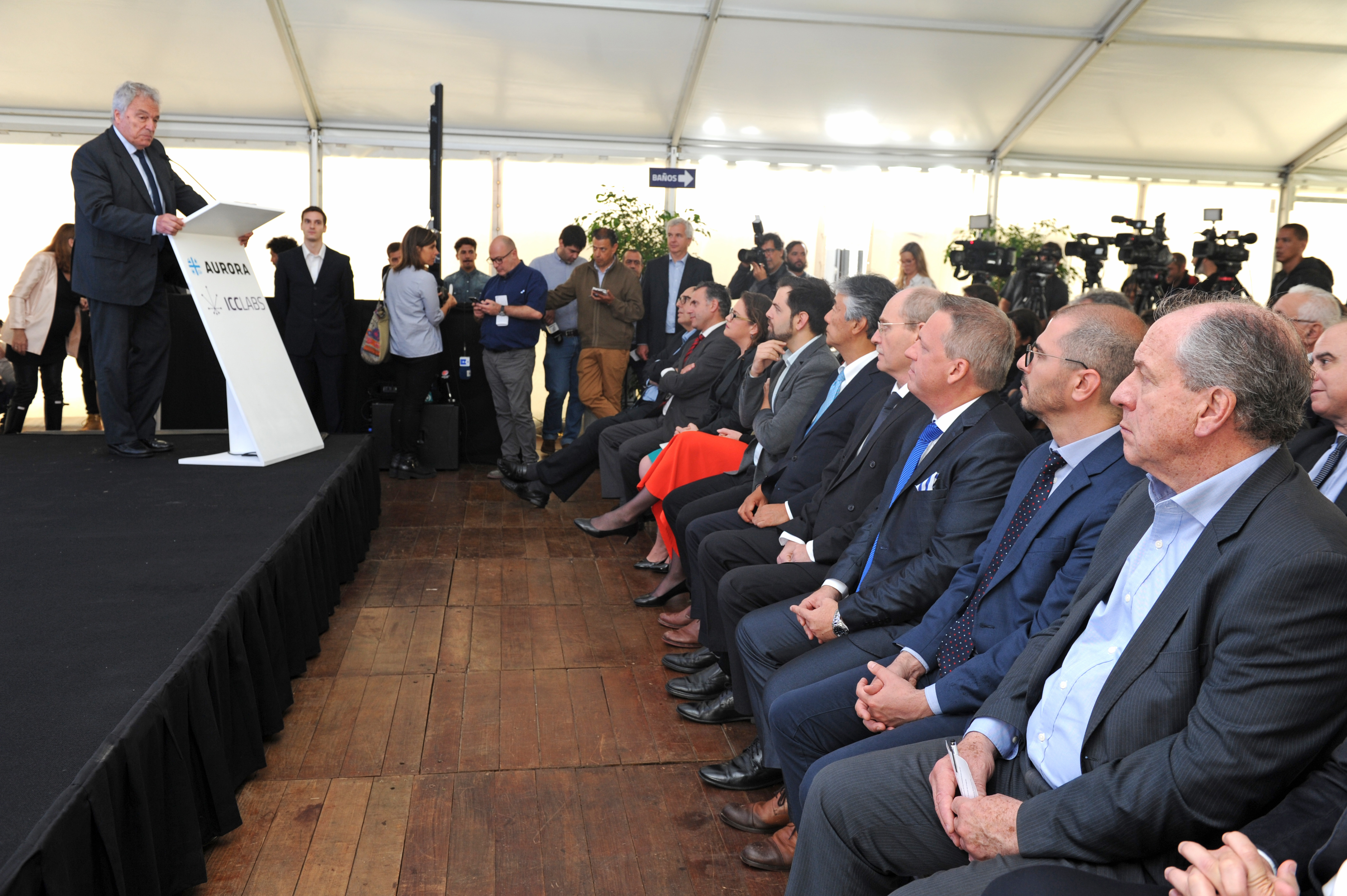Ministro interino de Salud Pública, Jorge Quian se dirige a los presentes