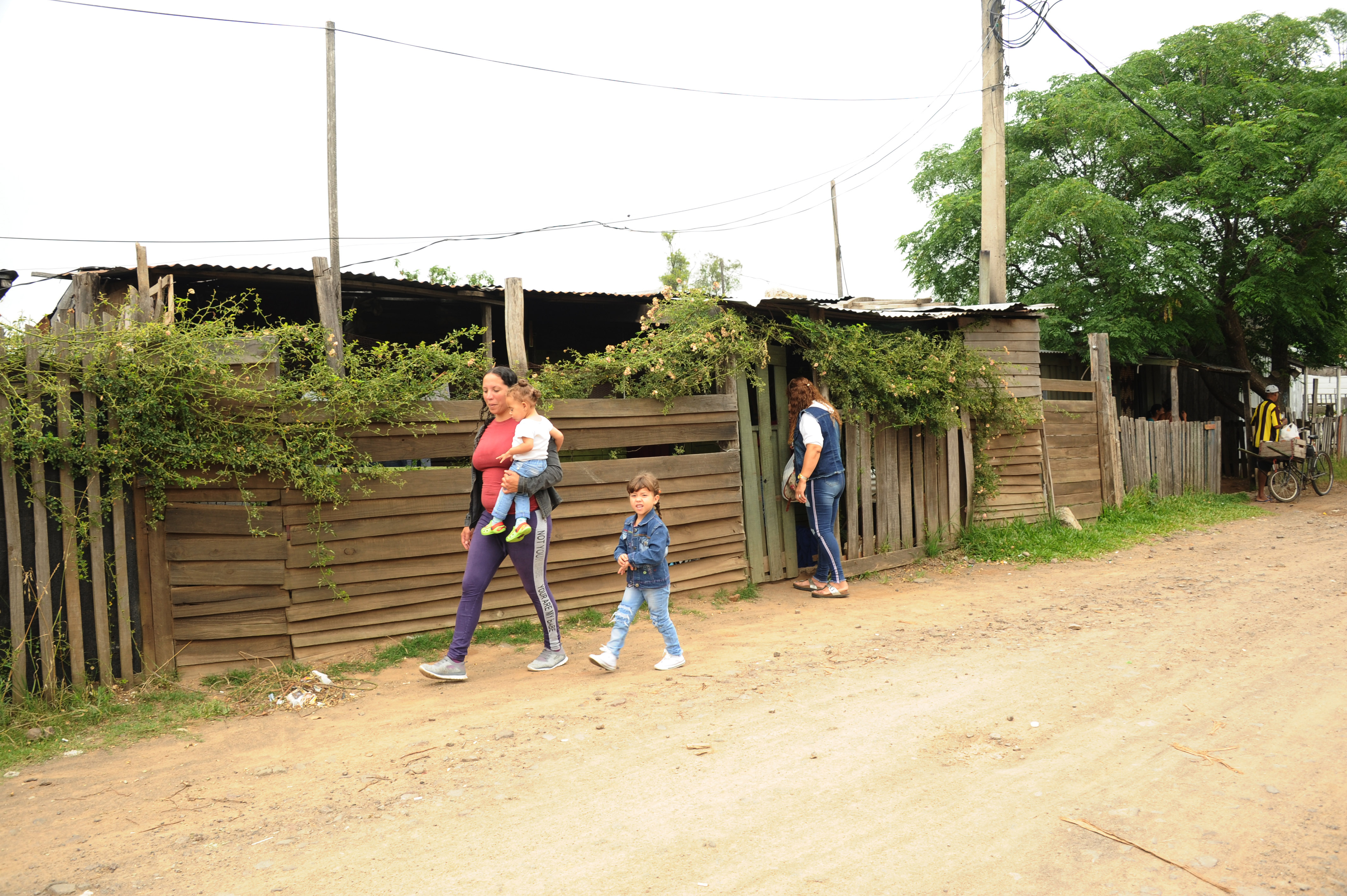Firmar de acuerdo con la intendencia departamental para concretar la relocalización de familias con alto nivel de vulnerabilidad social