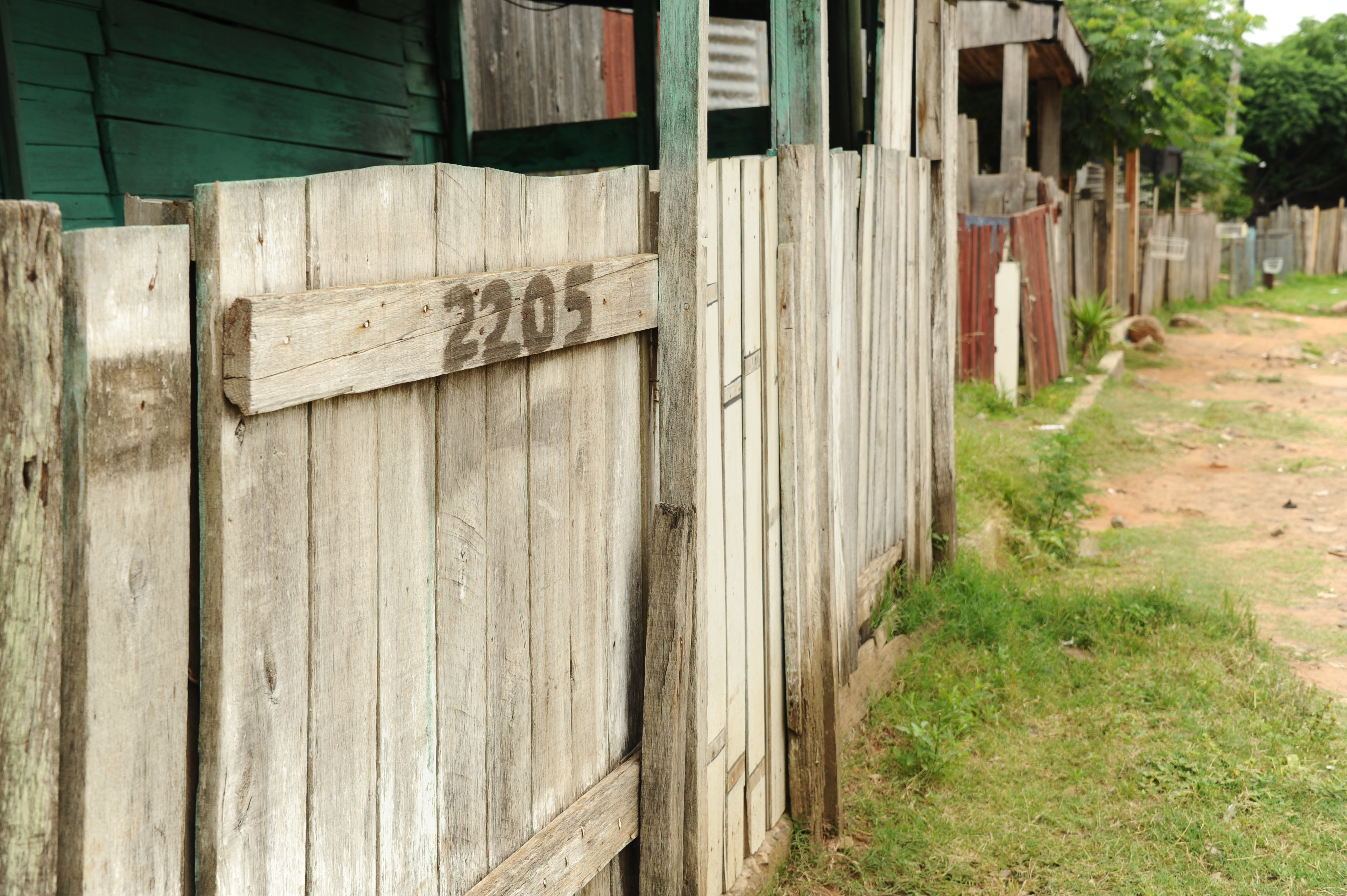 Firmar de acuerdo con la intendencia departamental para concretar la relocalización de familias con alto nivel de vulnerabilidad social