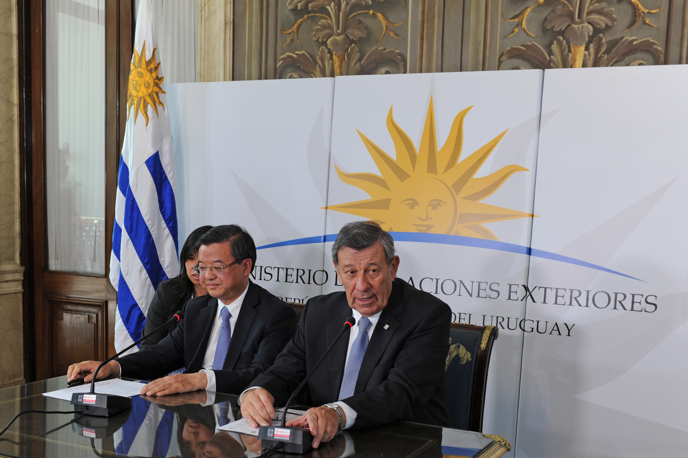 Ni Yuefeng y Rodolfo Nin Novoa