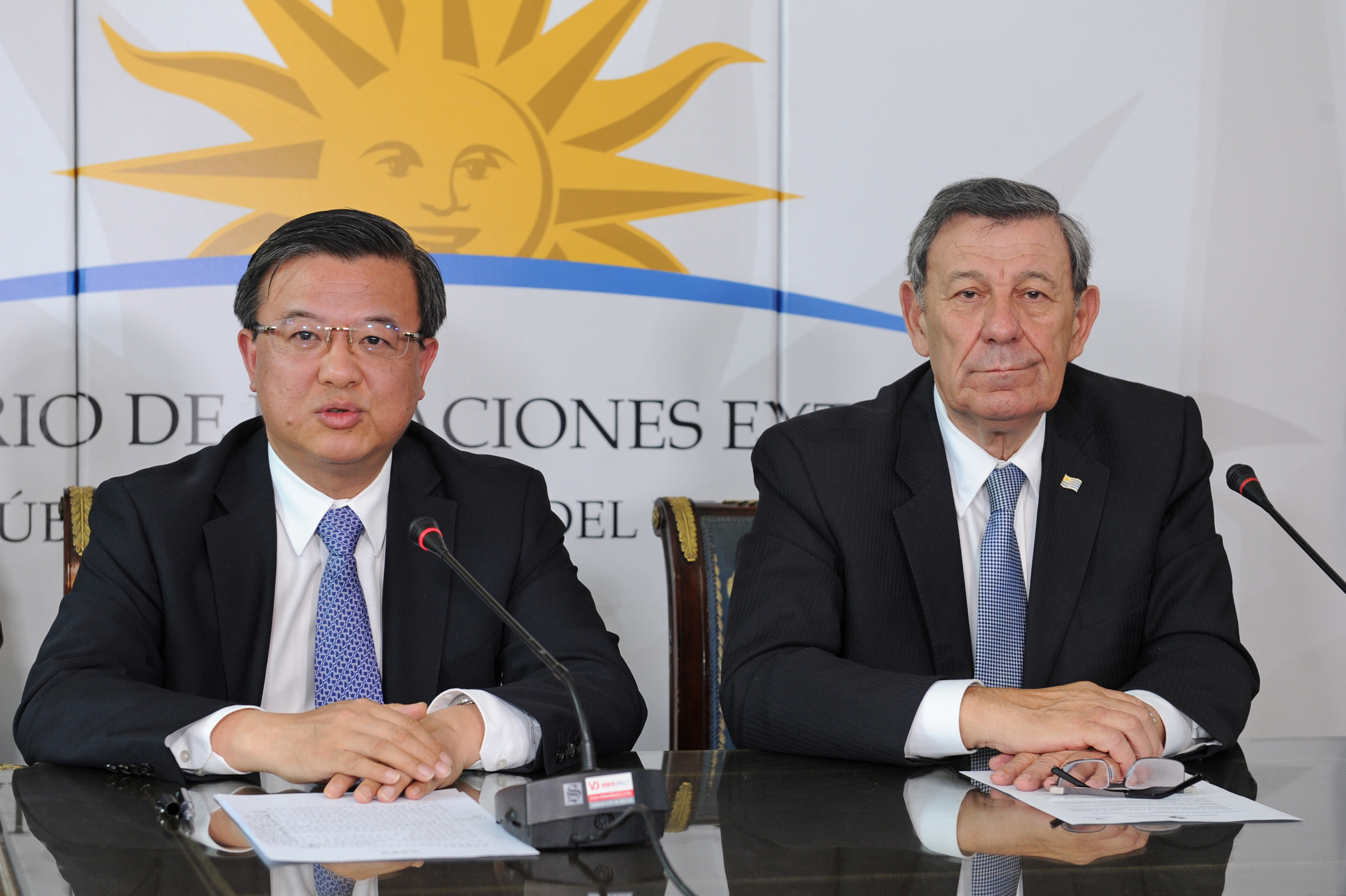 Ni Yuefeng y Rodolfo Nin Novoa