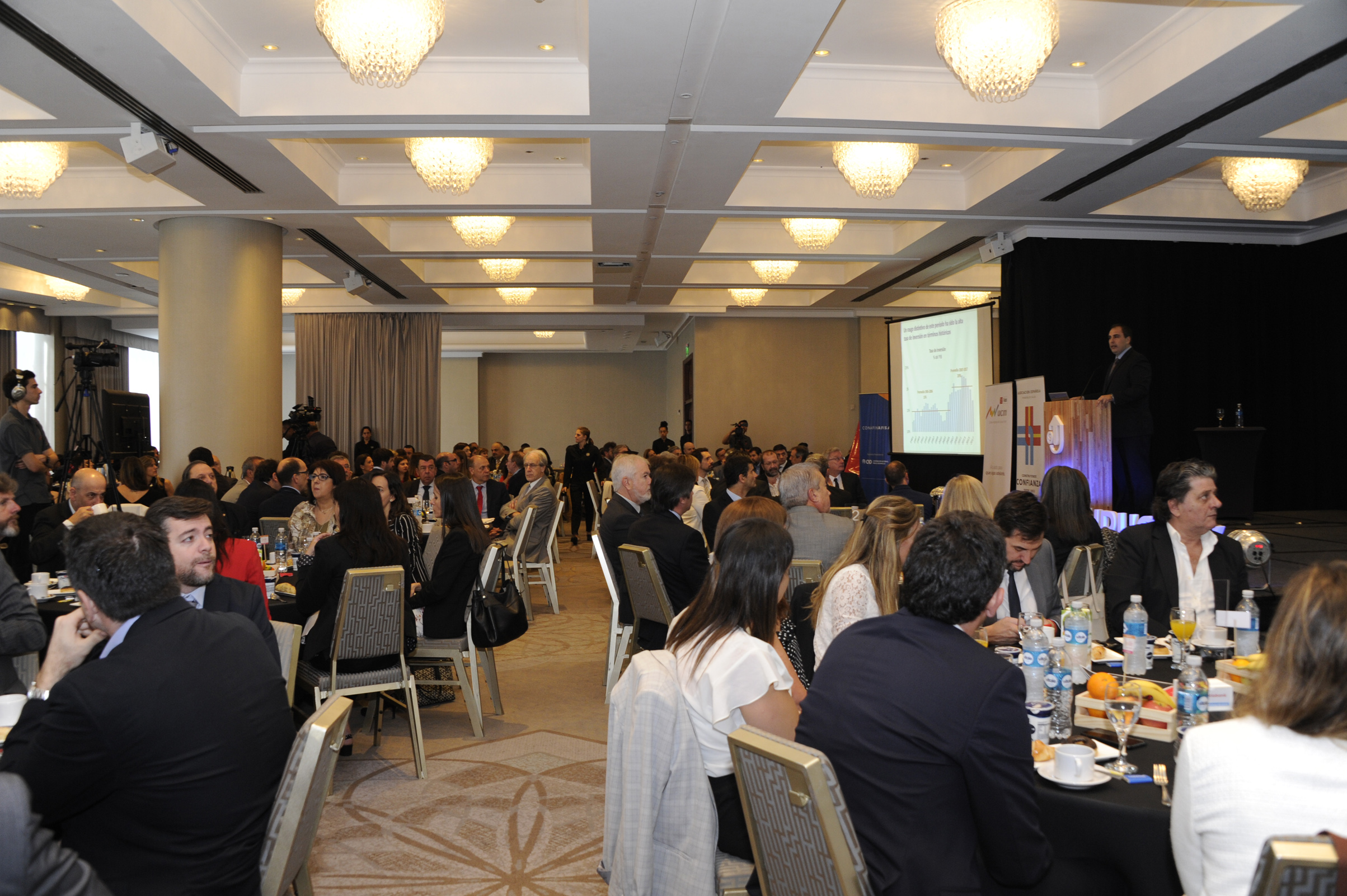 Subsecretario de Economía y Finanzas, Pablo Ferreri, disertó en el desayuno organizado por “Somos Uruguay”