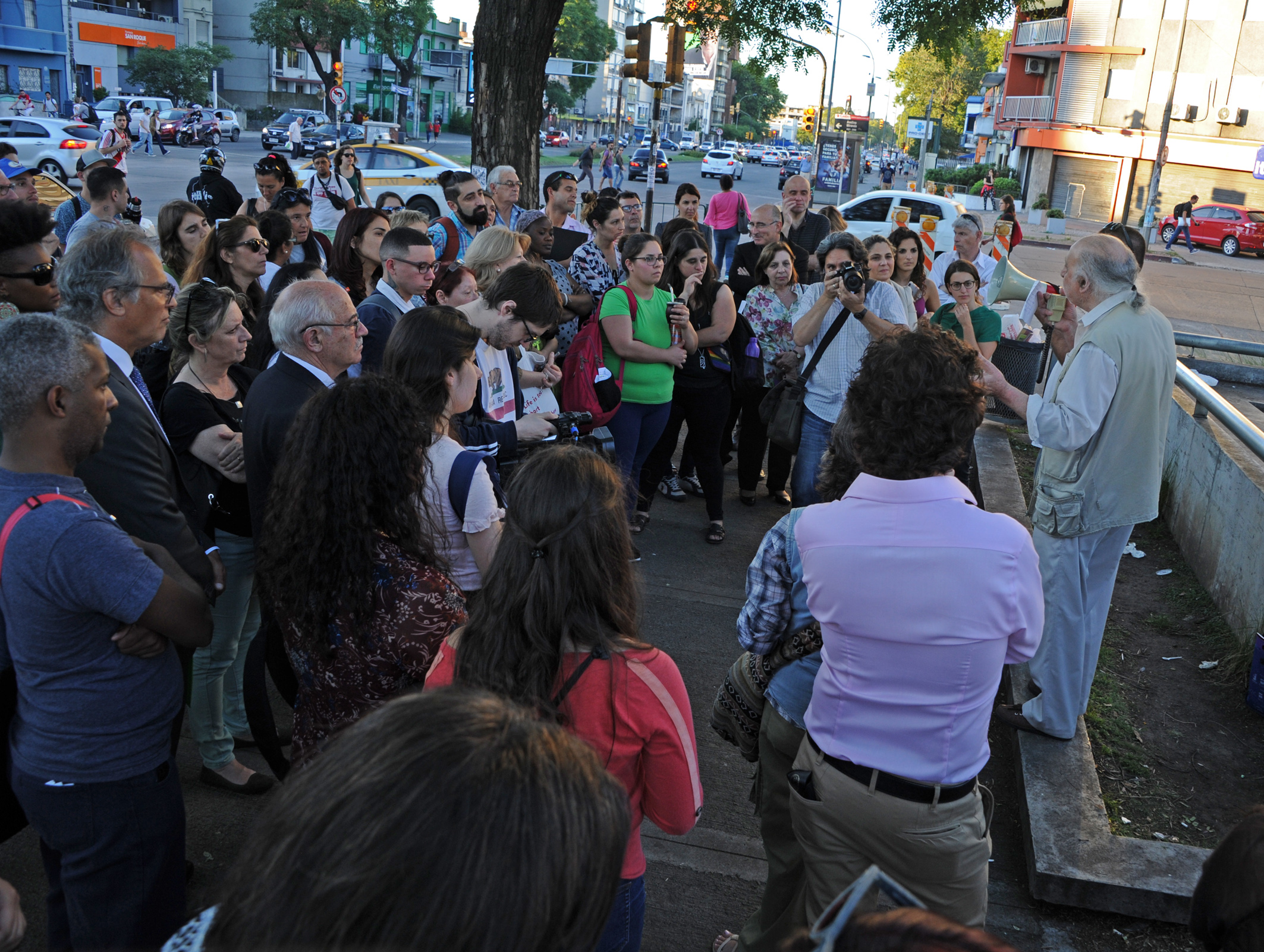Actividad denominada Mesa para la Paz, en el marco de la conmemoración del 70.º aniversario de la Declaración Universal de los Derechos Humanos