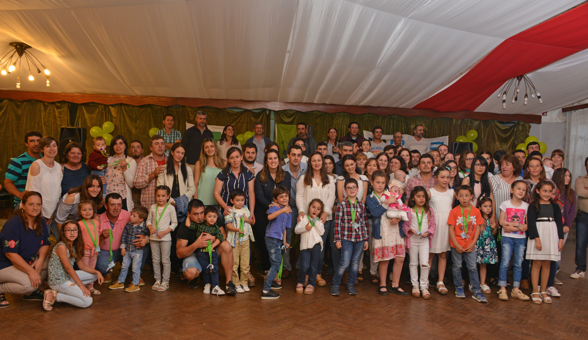 Beneficiarios en acto de entrega de viviendas de Mevir en Fray Marcos, Florida