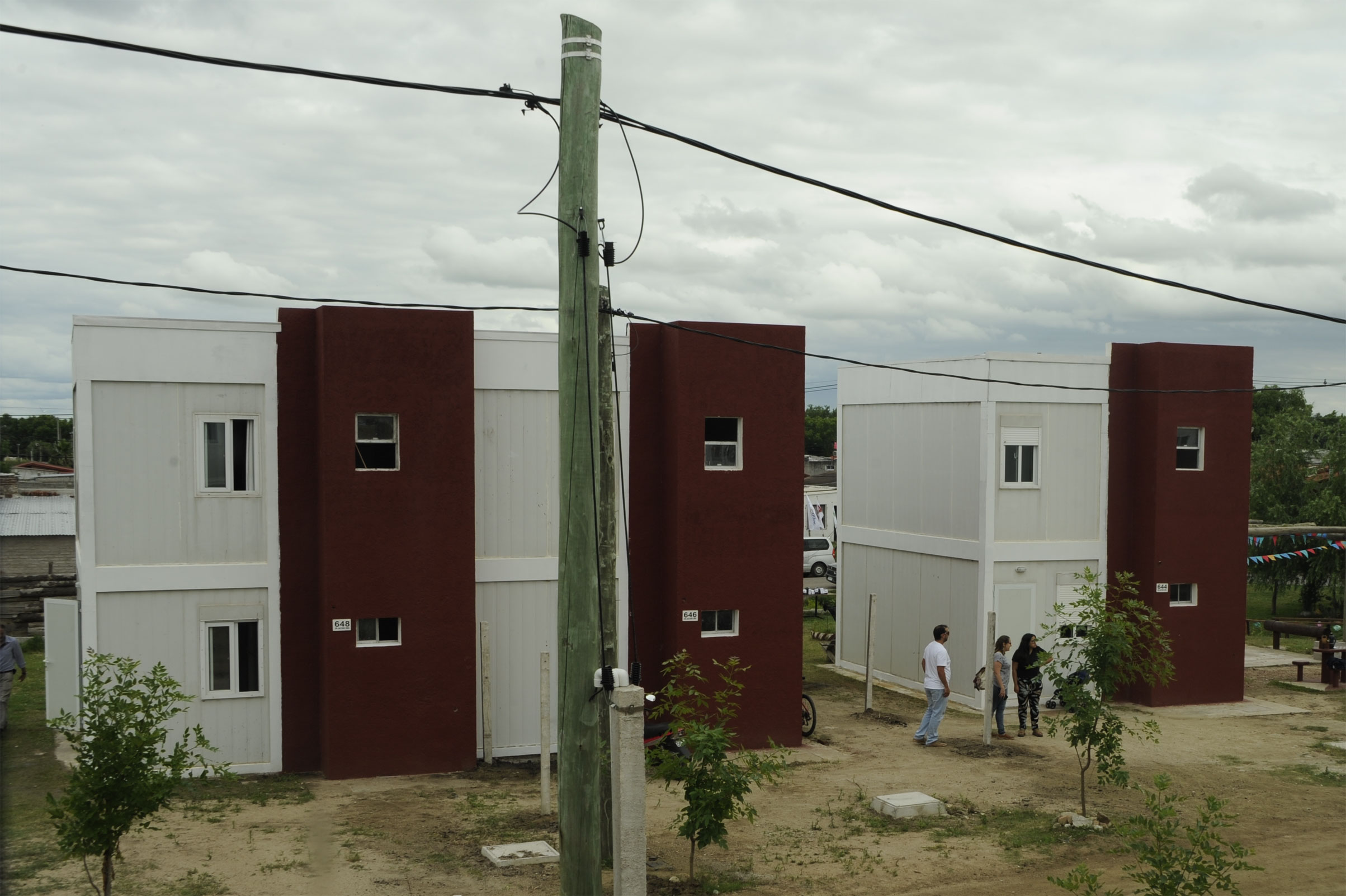 Finalización y entrega de nuevas viviendas del Plan Juntos en el barrio Hipódromo de Florida