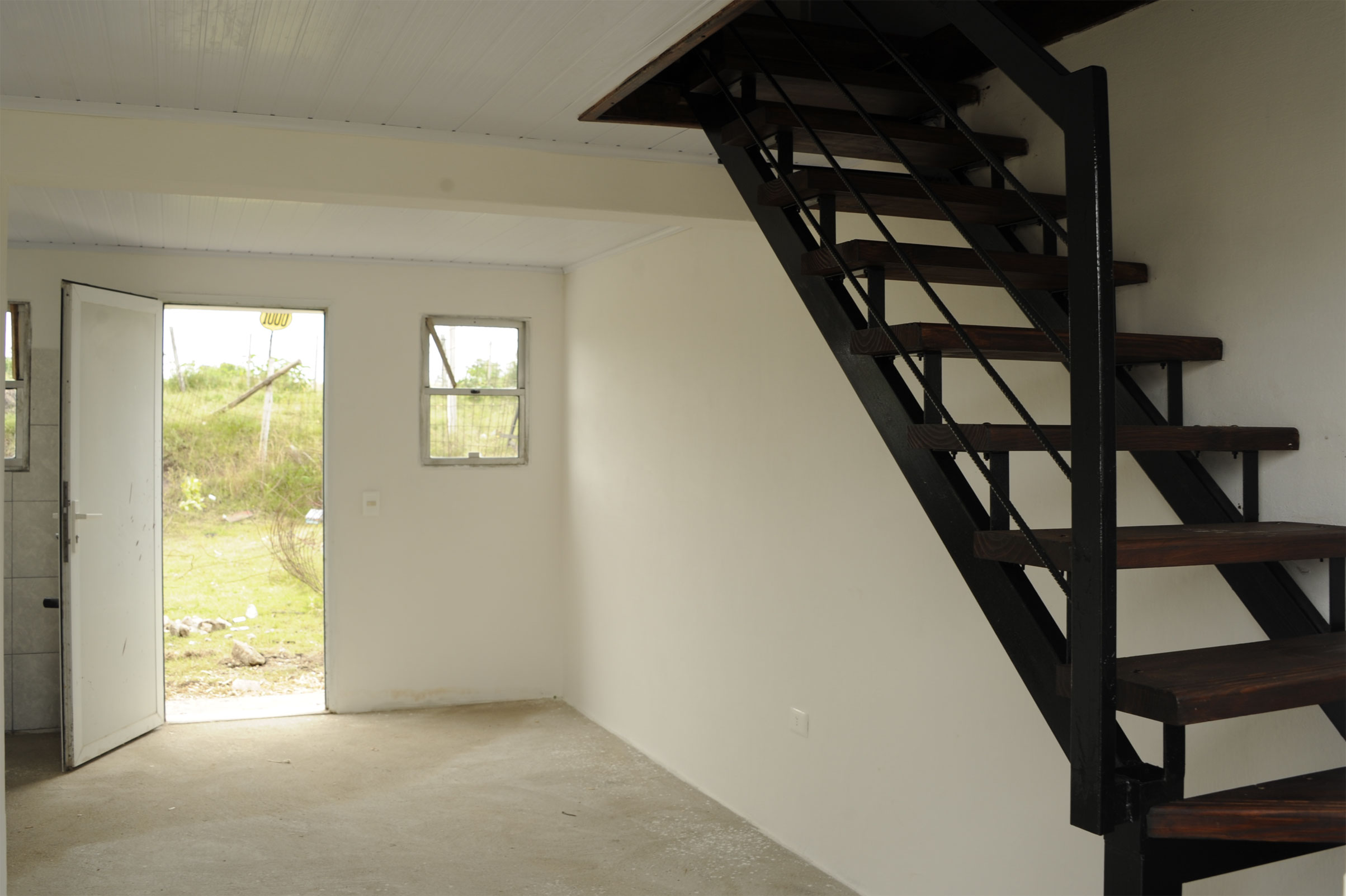 Finalización y entrega de nuevas viviendas del Plan Juntos en el barrio Hipódromo de Florida