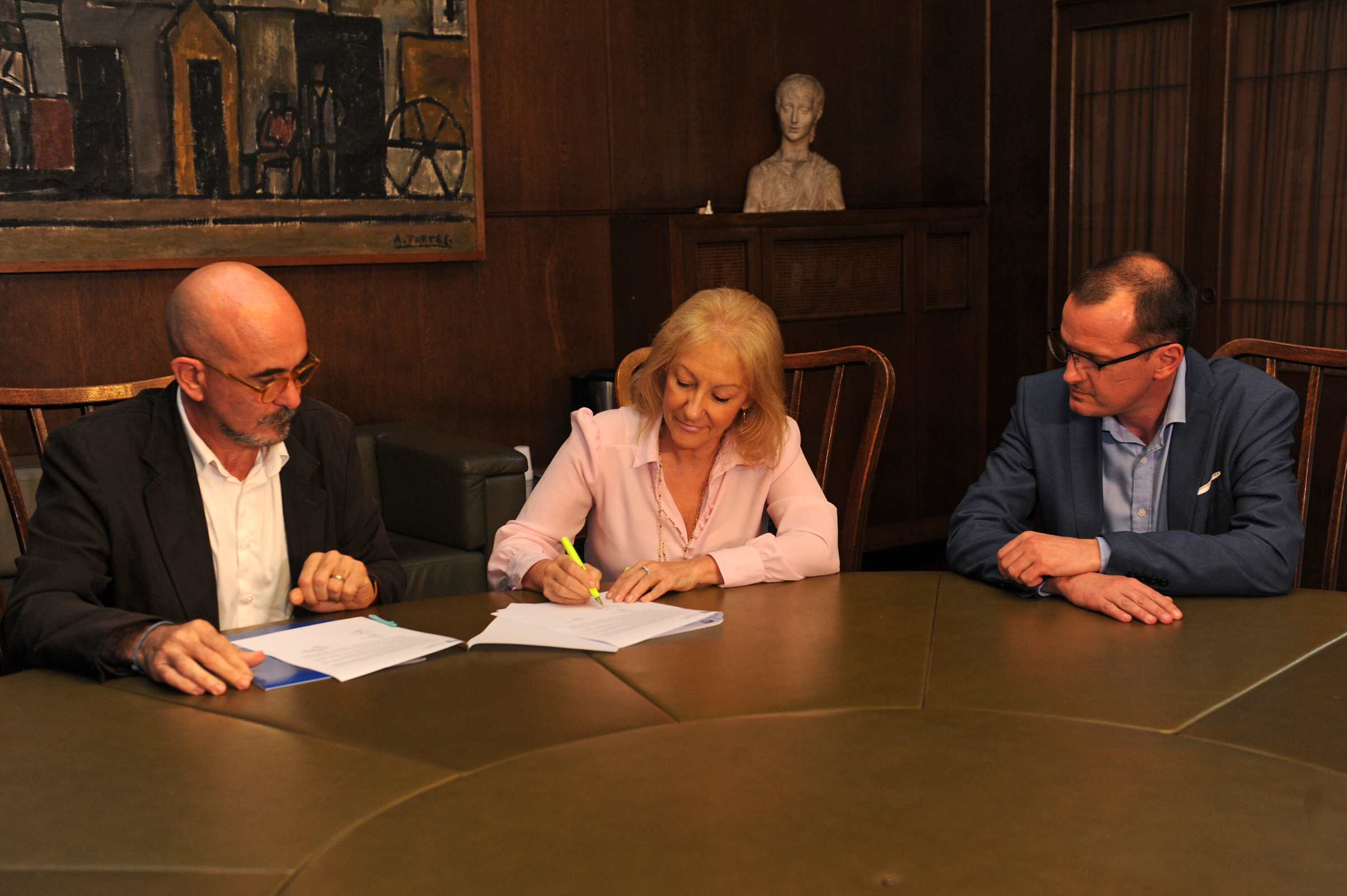Ministra de Industria, Energía y Minería, Carolina Cosse, junto a Marcelo Danza, decano de la Facultad de Arquitectura