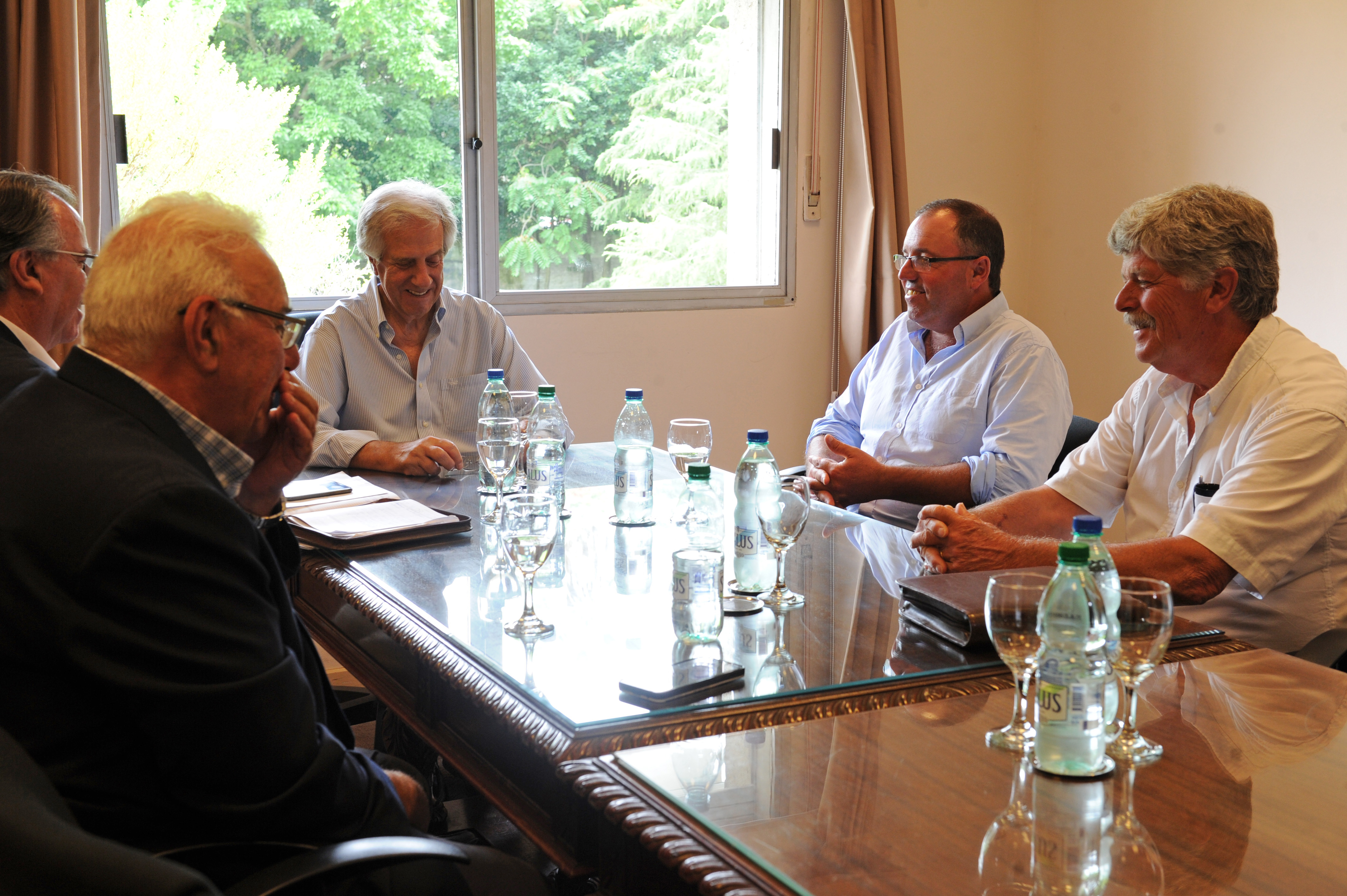Vázquez reunido con dirigentes de cuatro gremiales del sector lechero