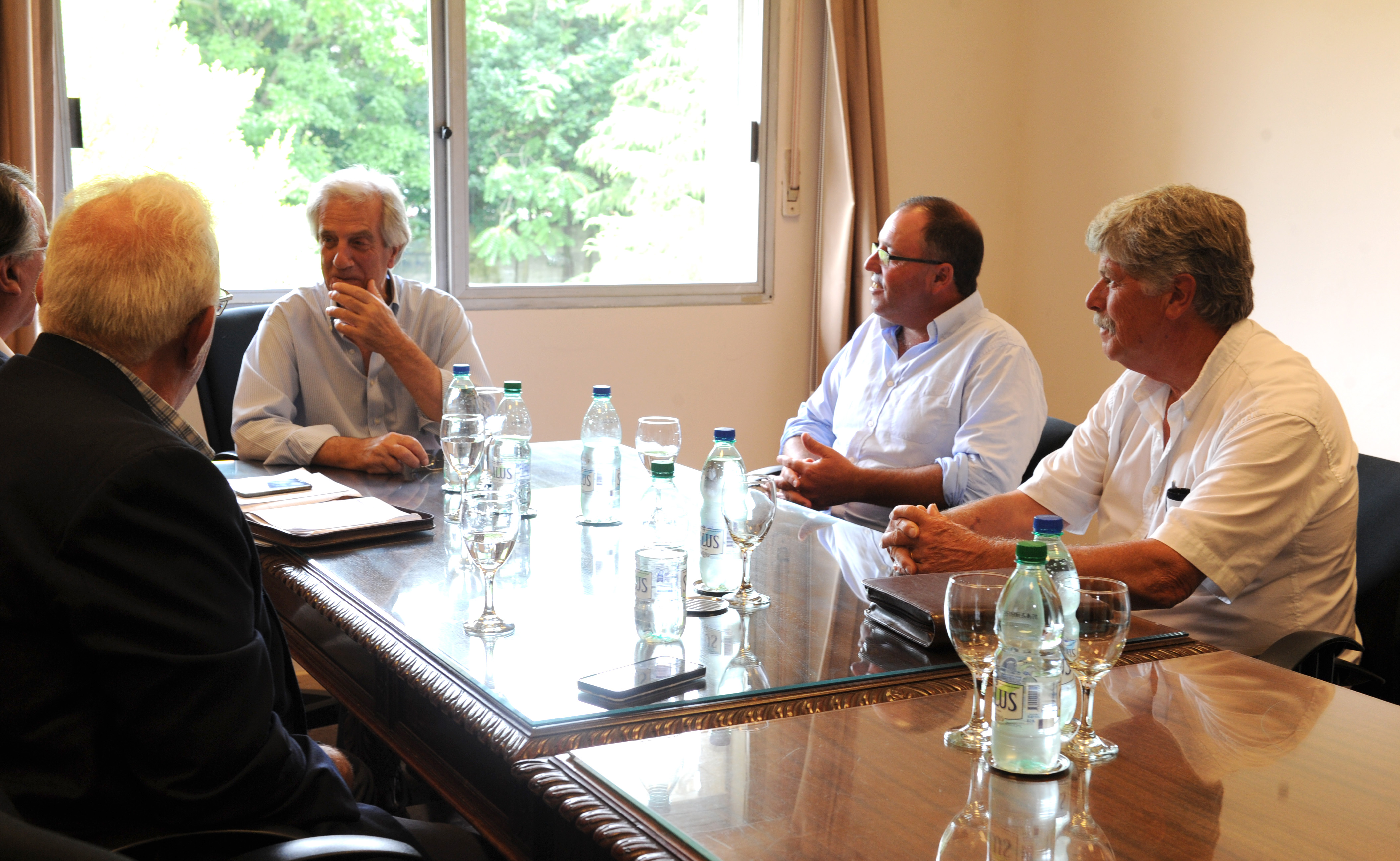 Vázquez reunido con dirigentes de cuatro gremiales del sector lechero