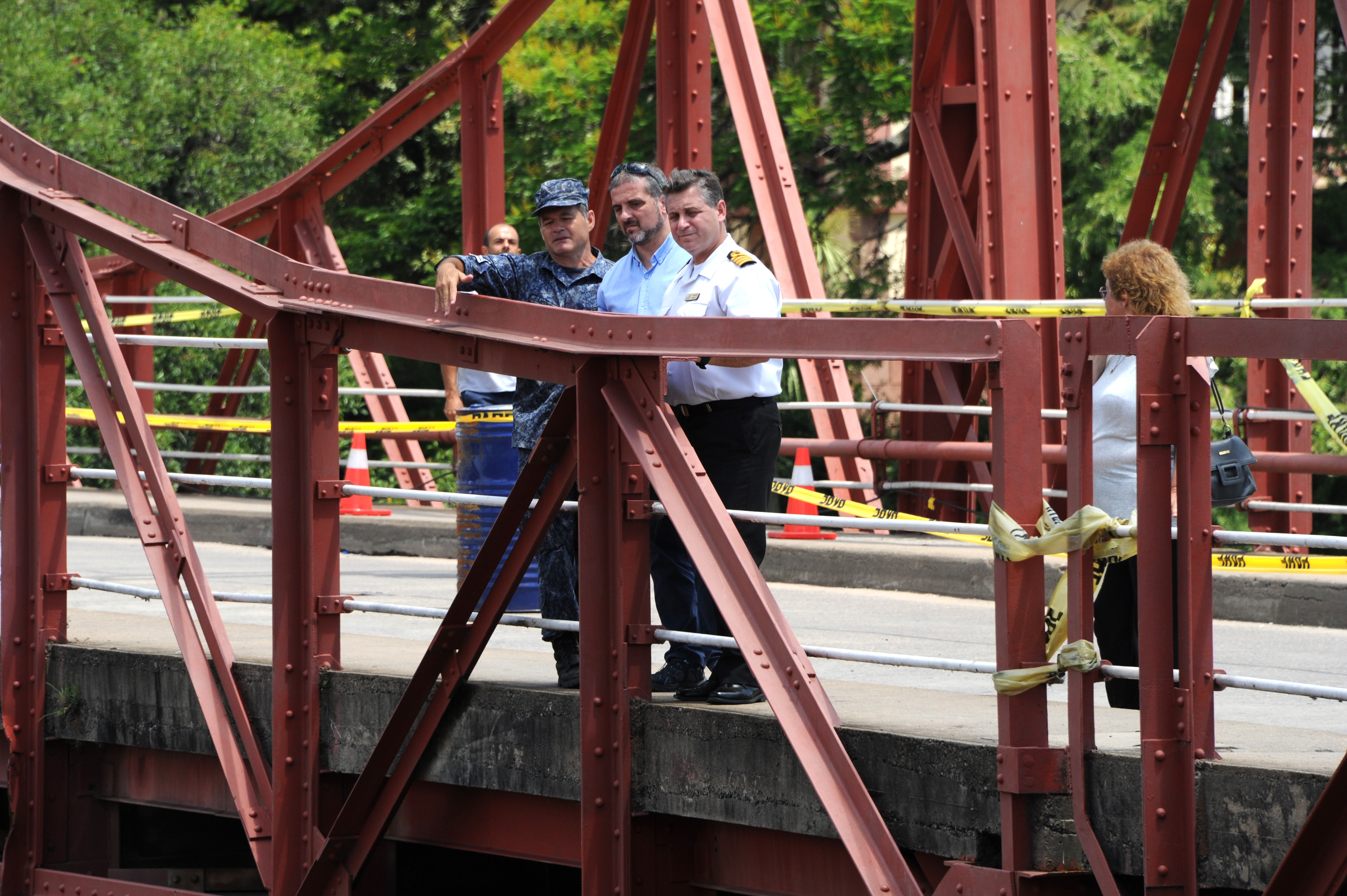 Director del Sistema Nacional de Emergencia, Fernando Traversa, visitó las obras de refacción en el puente de Carmelo
