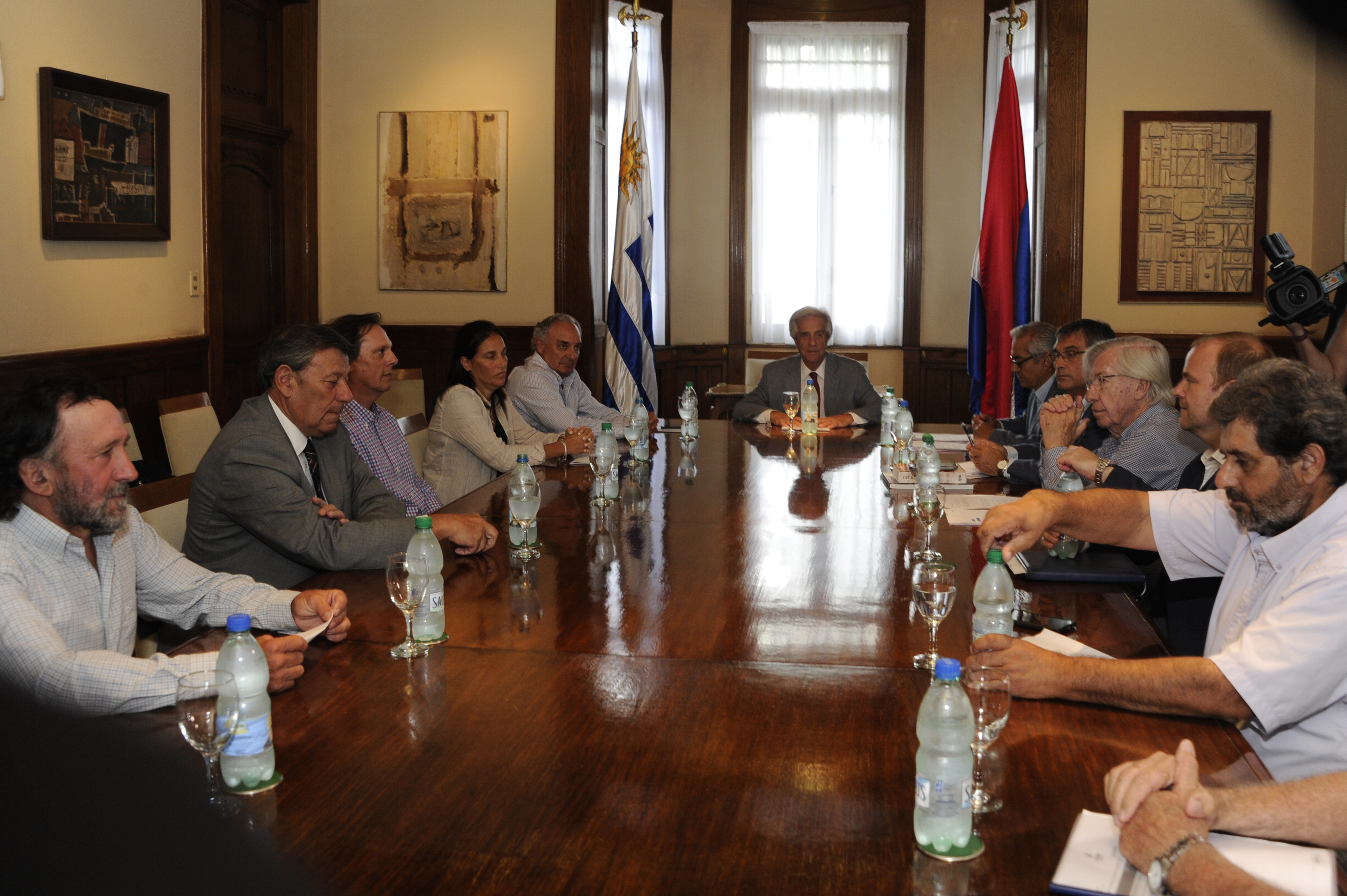 Der Präsident von Uruguay, Tabaré Vázquez, beim Runden Tisch mit Vertretern des Agrarsektors