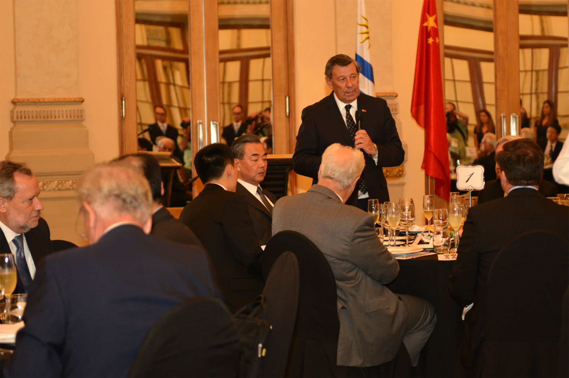 Almuerzo ofrecido a canciller de China, Wang Yi, y autoridades que lo acompañaron en visita a Uruguay