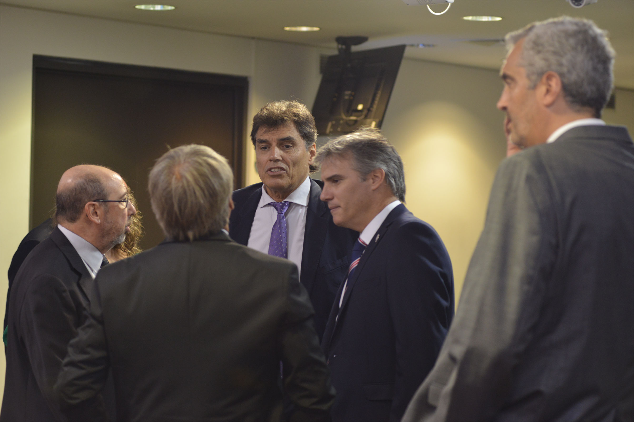 Autoridades, previo al inicio de la conferencia de prensa luego de reunión por candidatura conjunta Copa del Mundo 2030