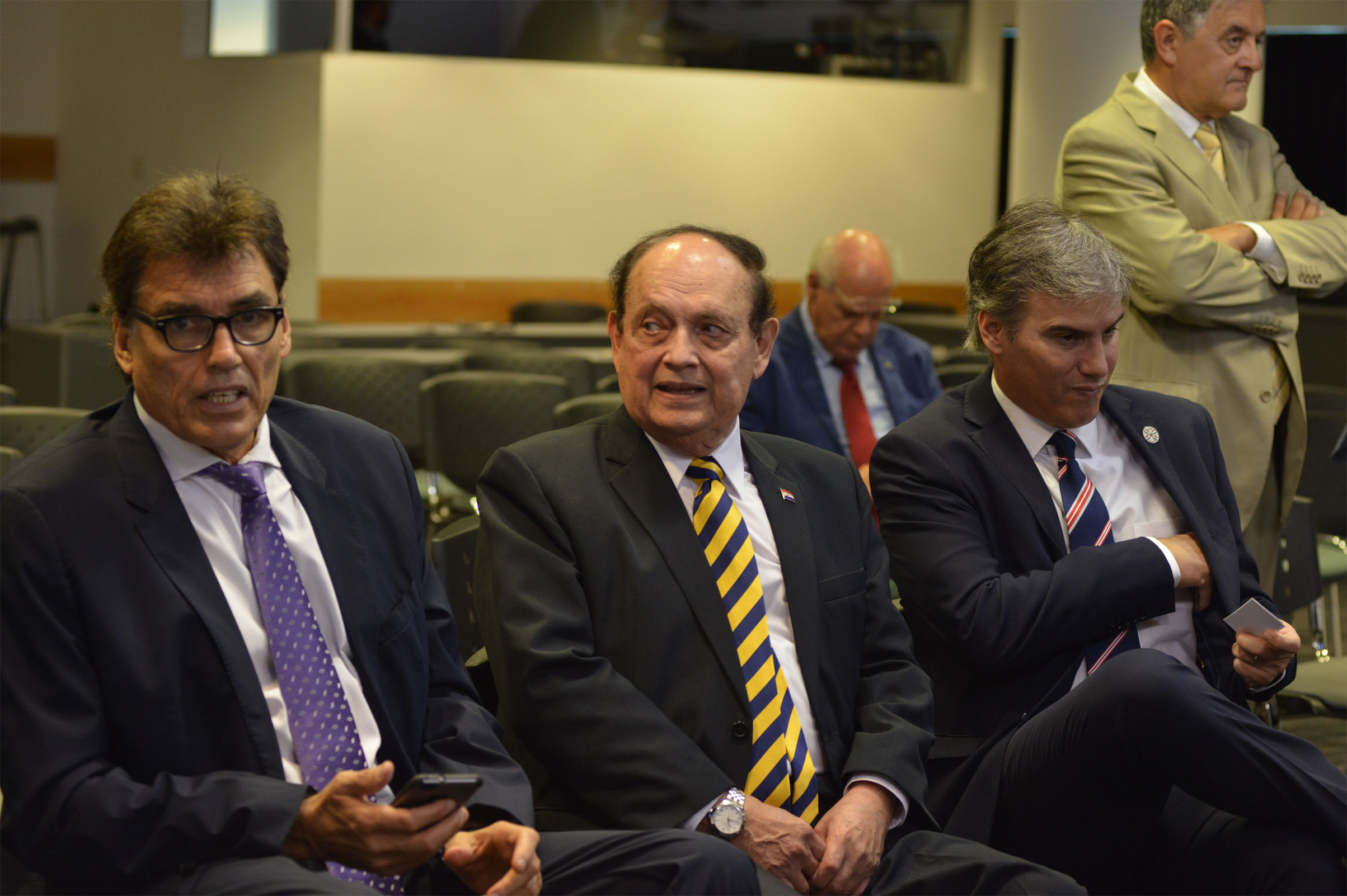 Autoridades, previo al inicio de la conferencia de prensa luego de reunión por candidatura conjunta Copa del Mundo 2030