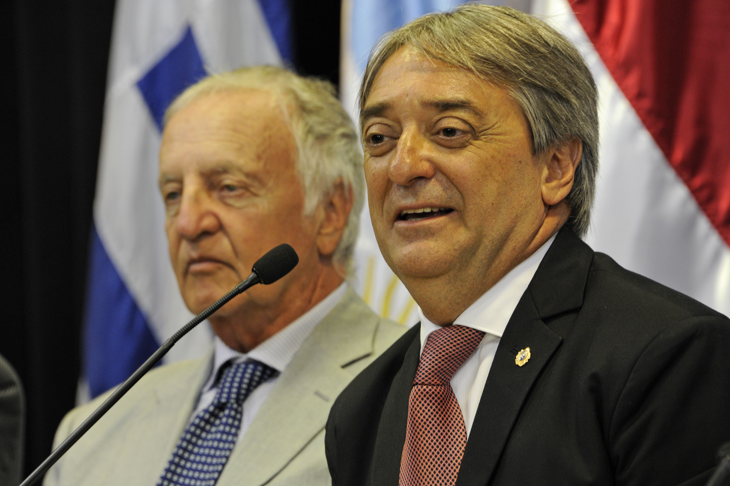 Secretario nacional del Deporte, Fernando Cáceres, haciendo uso de la palabra