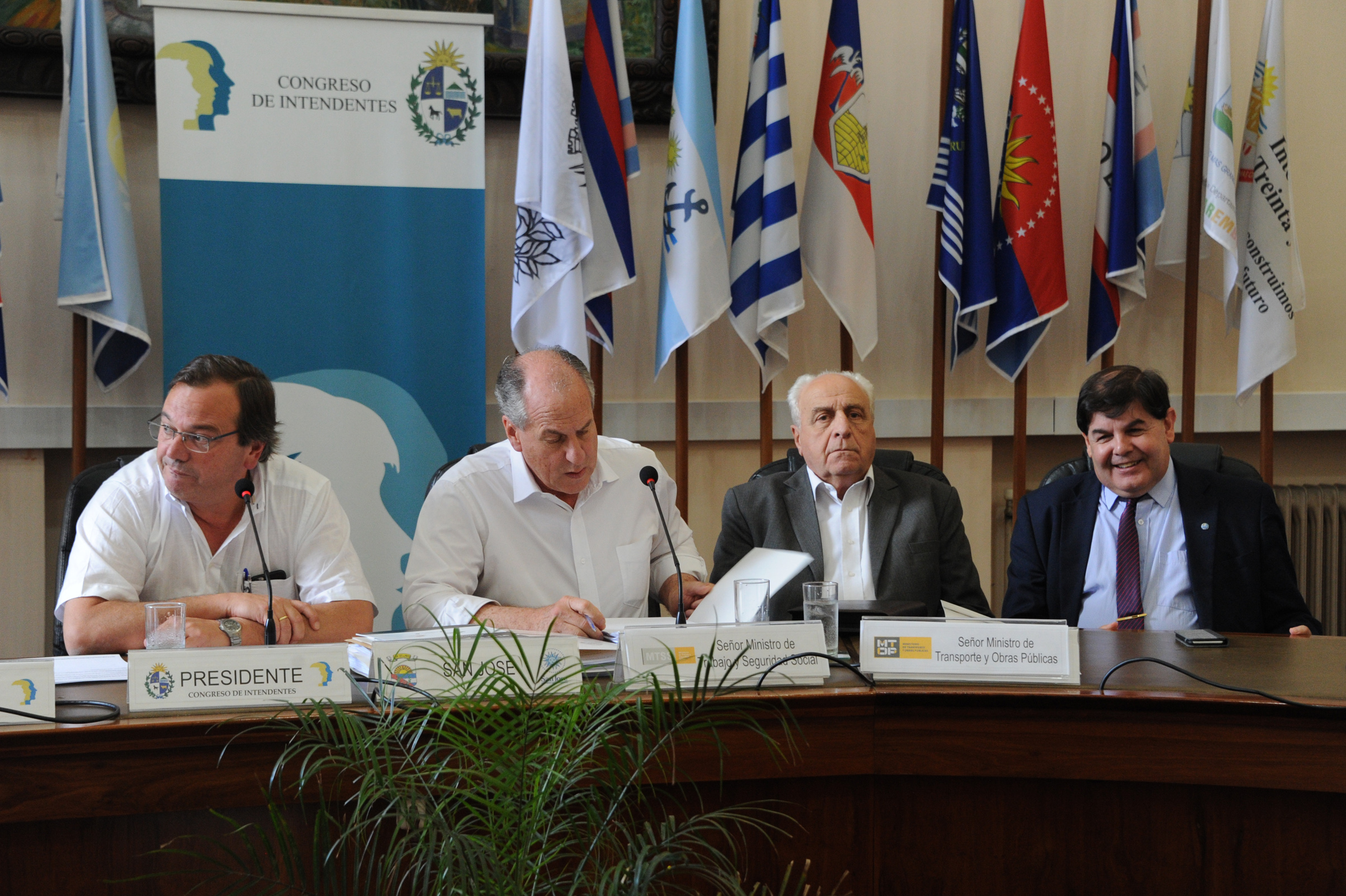 Ministros Murro y Rossi en Congreso de Intendentes