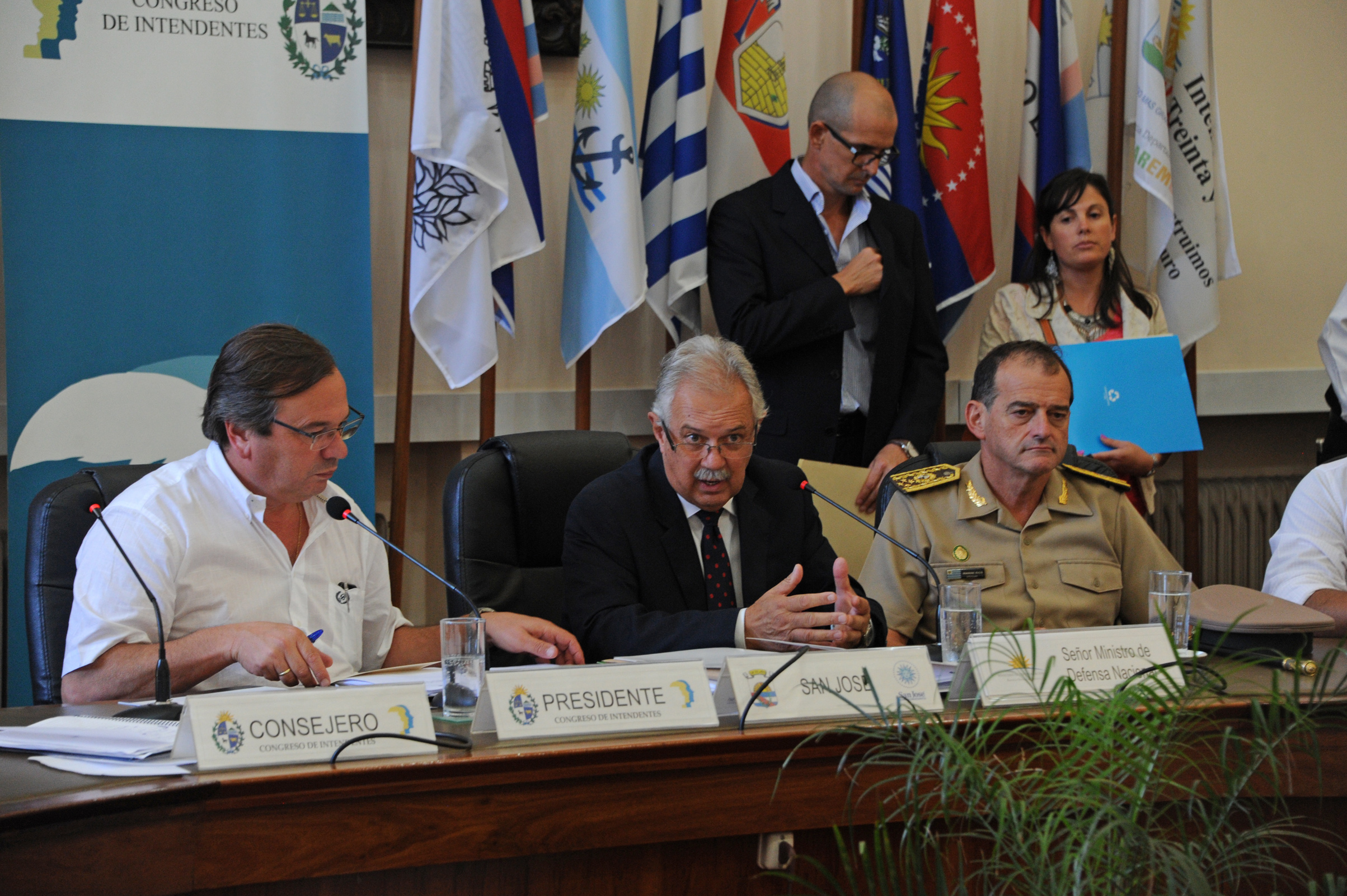Ministro de Defensa Nacional, Jorge Menéndez, en Congreso de Intendentes