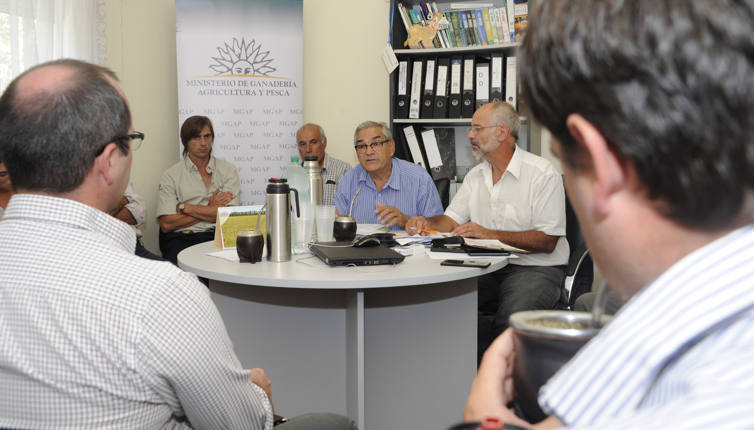 Enzo Benech reunido con autoridades locales y productores en Durazno