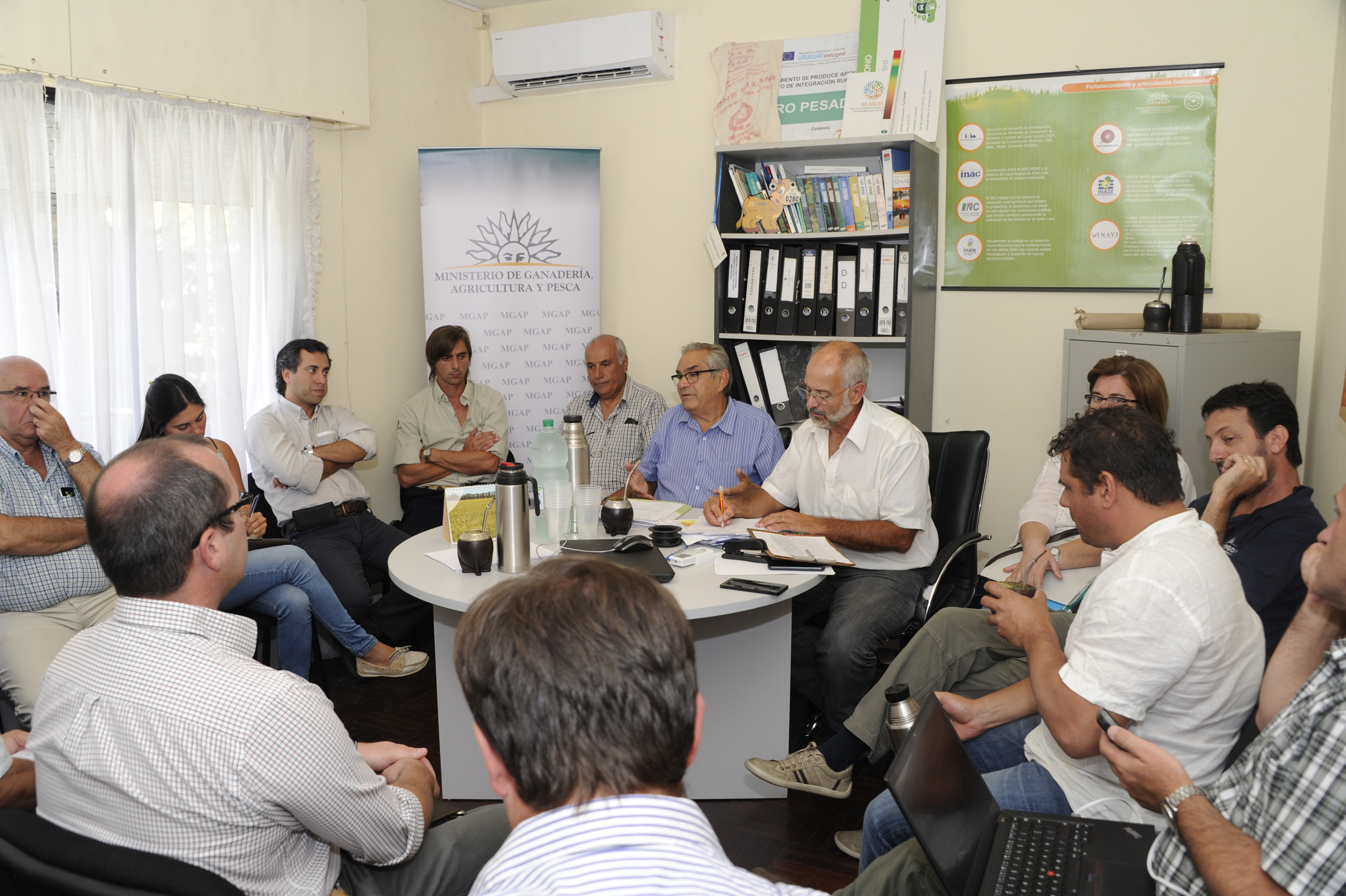 Enzo Benech reunido con autoridades locales y productores en Durazno