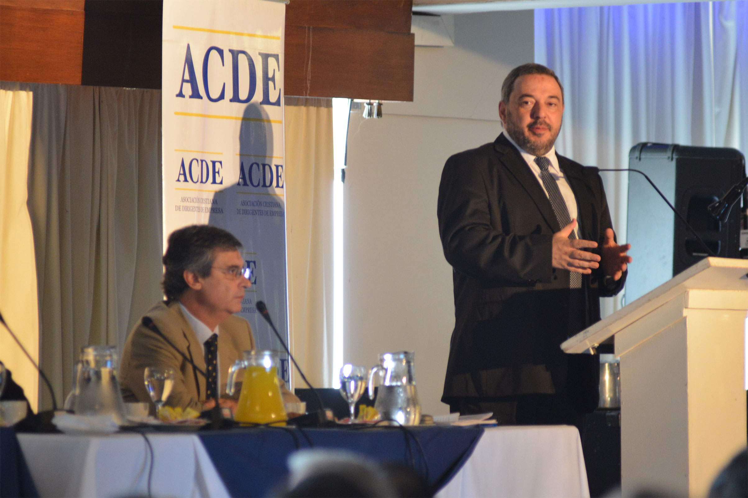 Presidente del Banco Central del Uruguay, Mario Bergara, dirigiéndose a los presentes